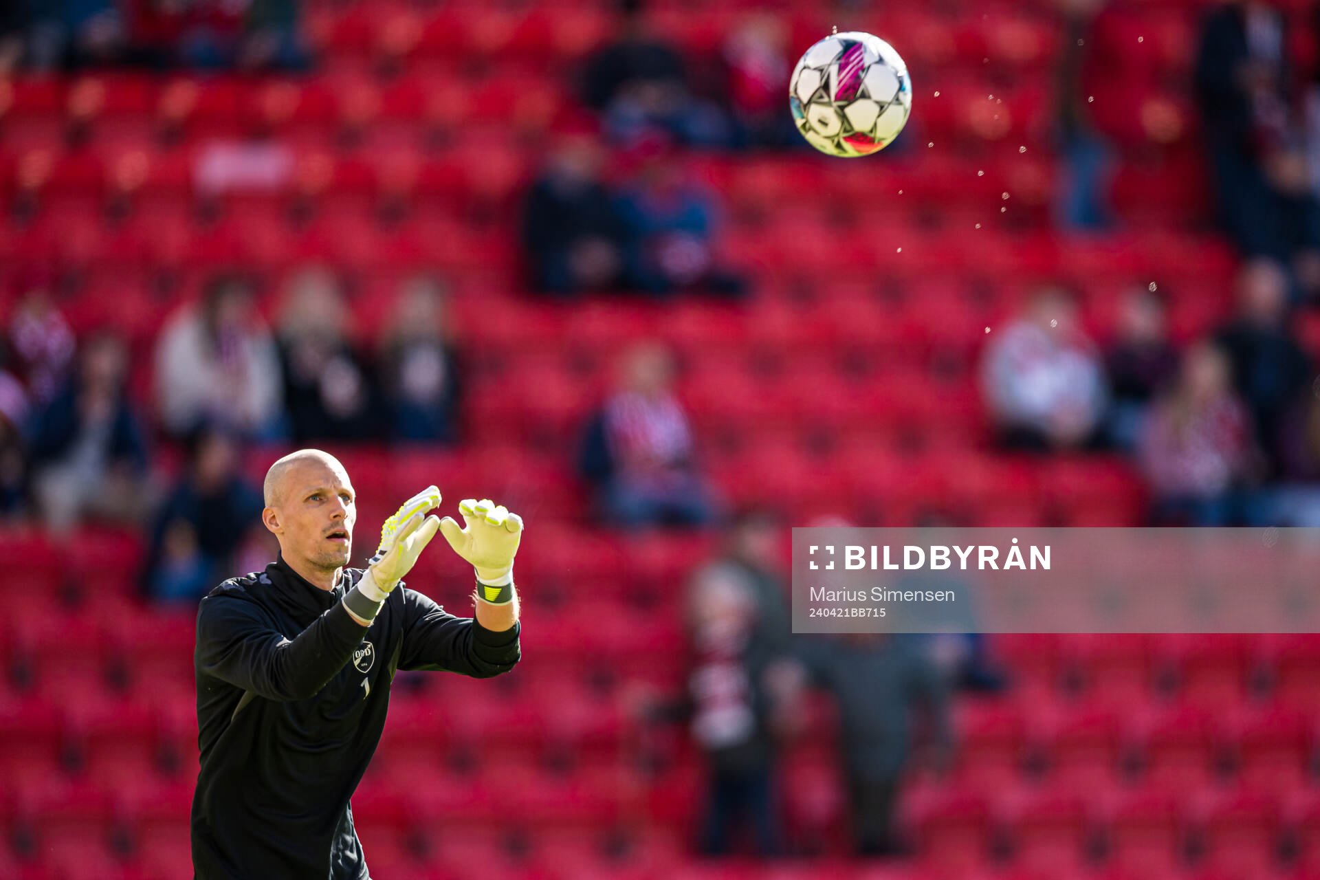 Andre Hansen of Odd warms up
