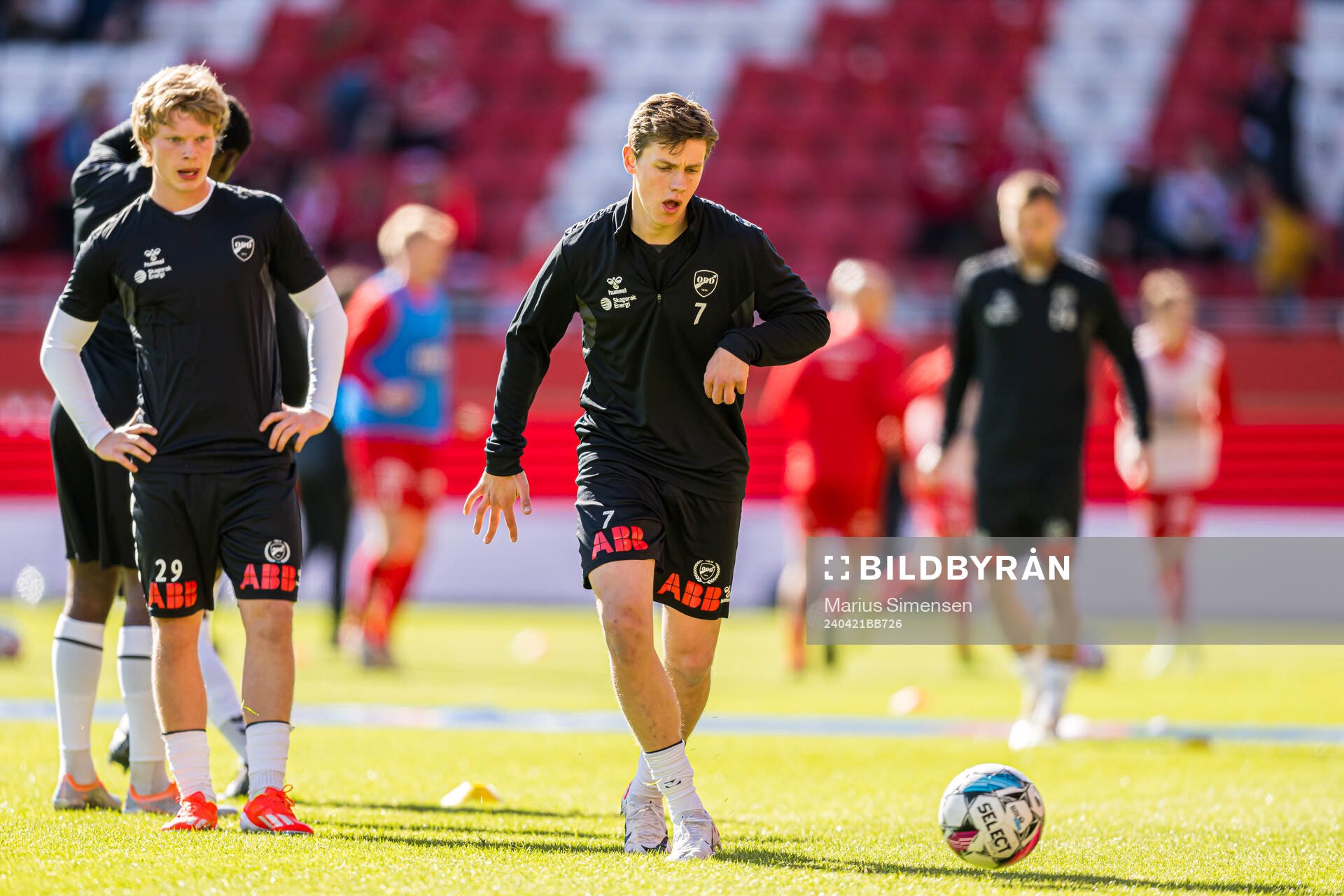 Filip Rønningen Jørgensen of Odd warms up