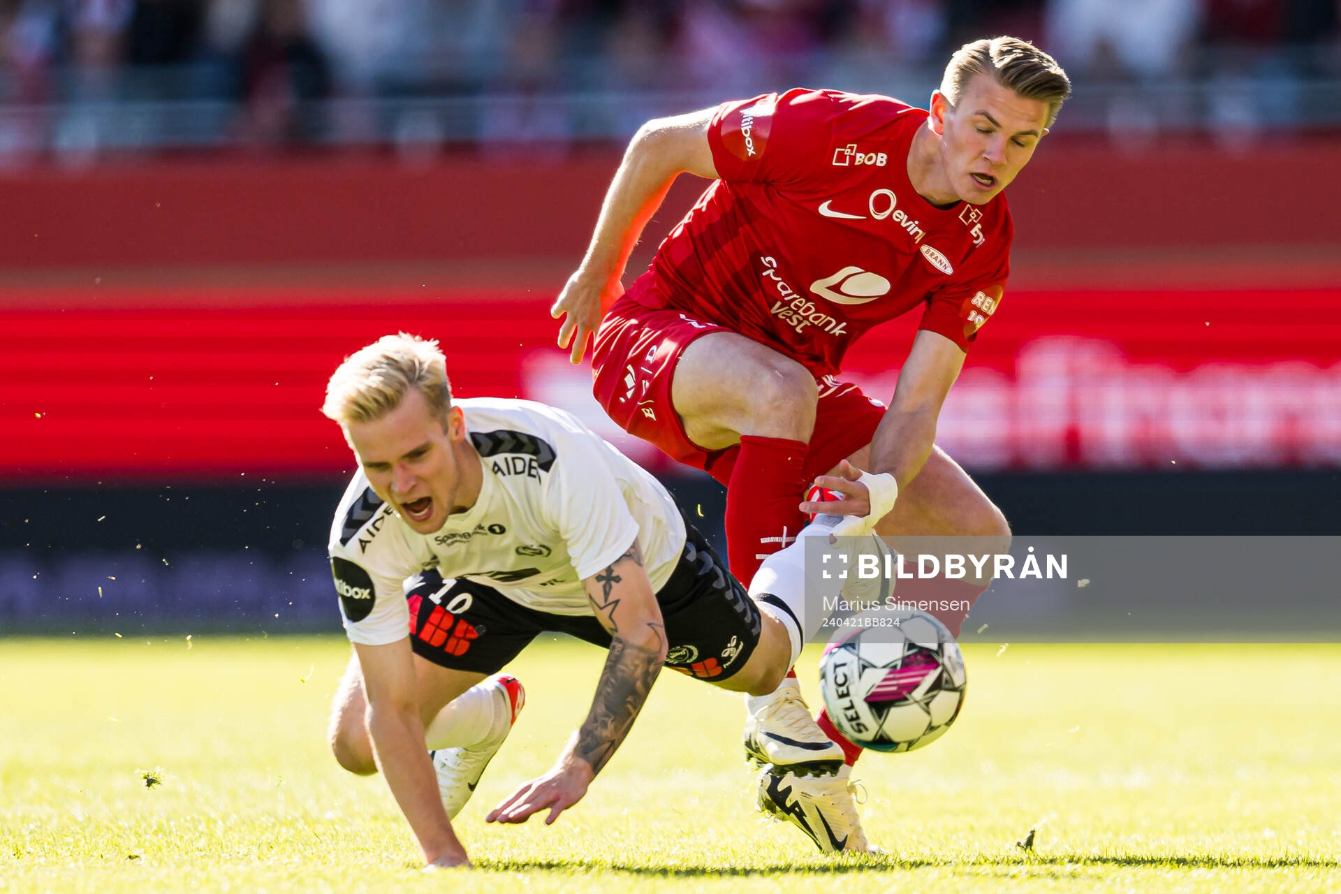 Mikael Norø Ingebrigtsen of Odd and Emil Kornvig of Brann