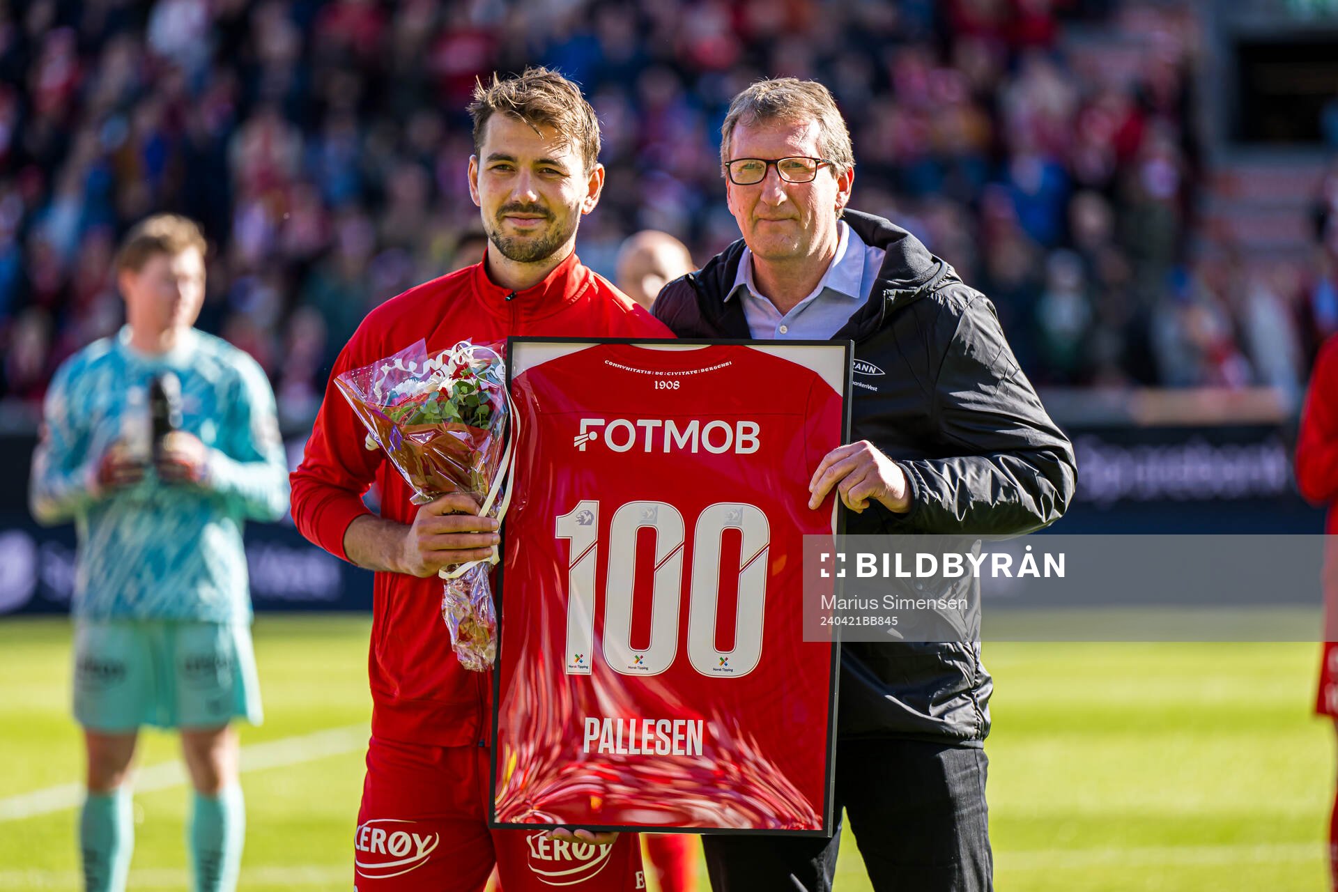 Fredrik Pallesen Knudsen of Brann and Per-Ove Ludvigsen,