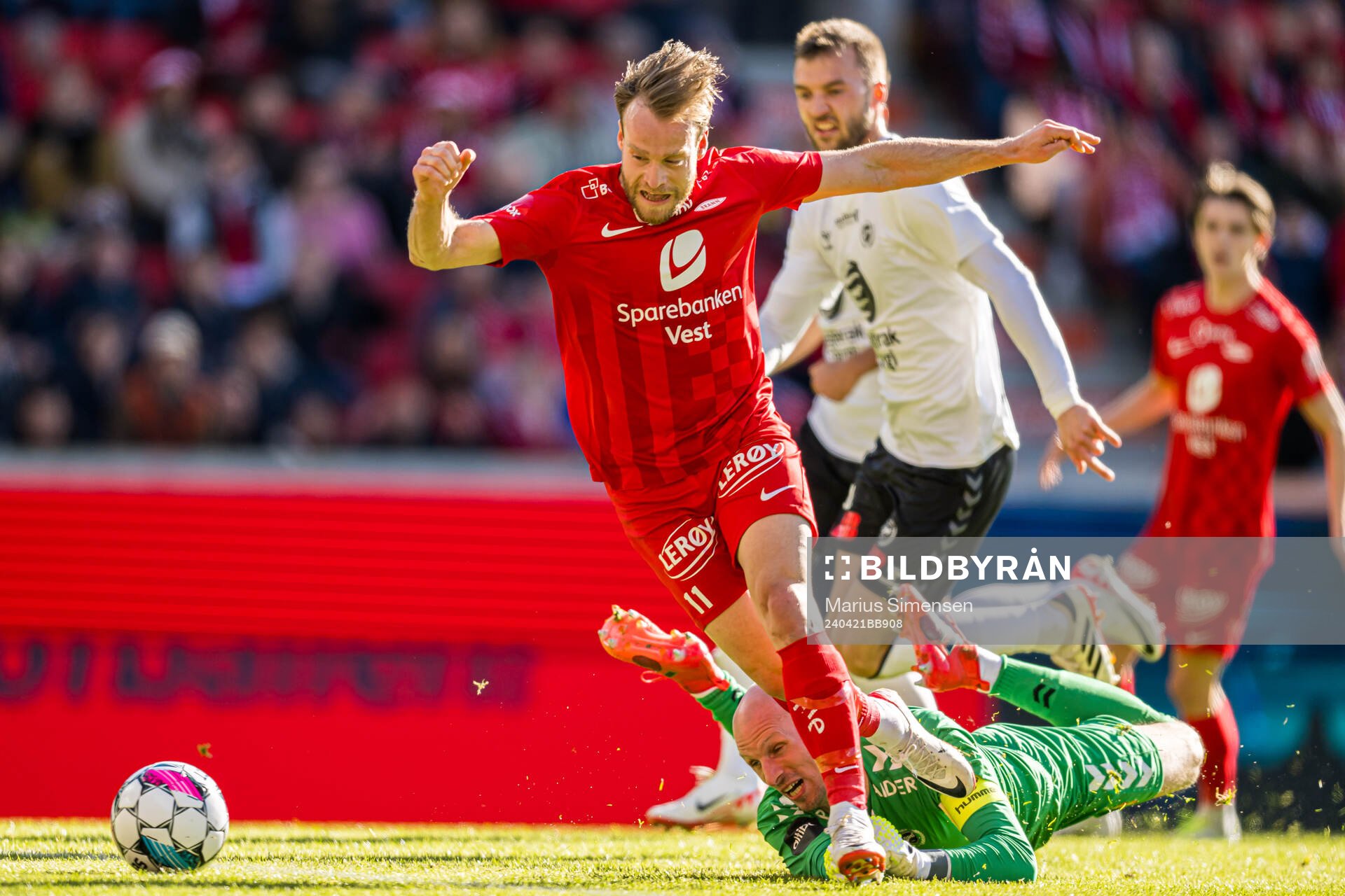 Bård Finne of Brann and Andre Hansen of Odd