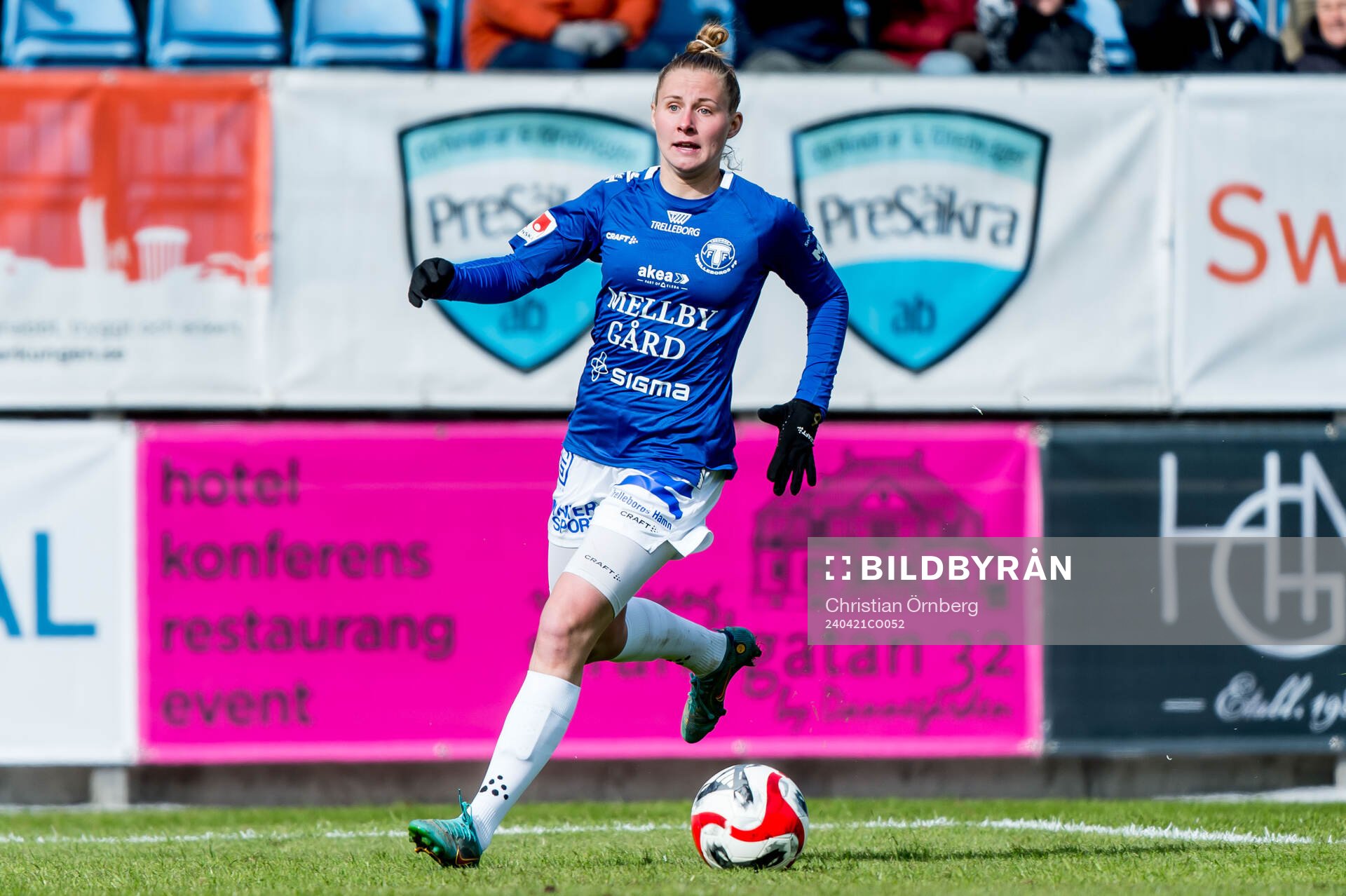 Trelleborgs Sofie Rewucha under fotbollsmatchen i Damallsvenskan mellan Trelleborg och Piteå den 21 april 2024 i Trelleborg. 