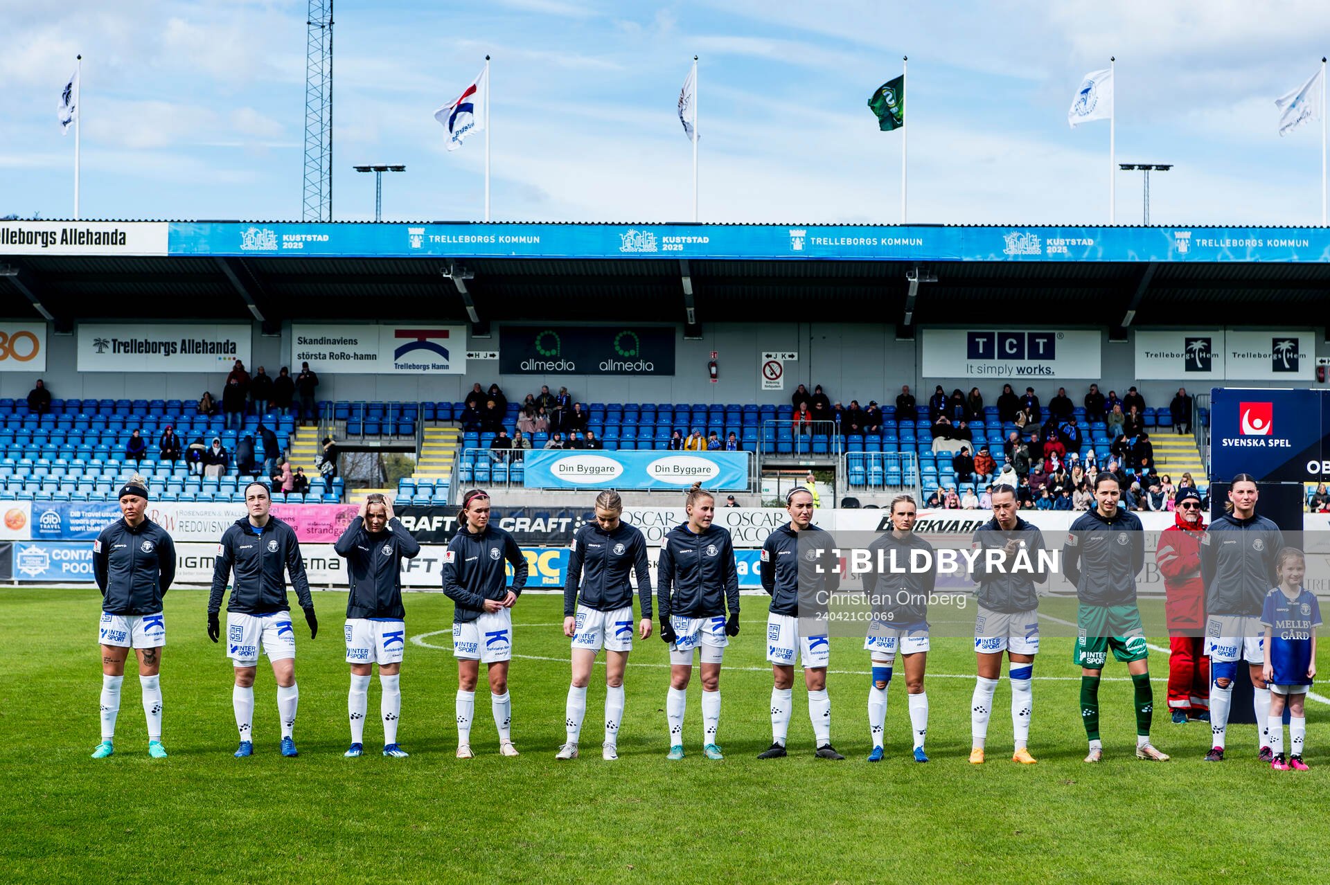 Trelleborgs spelare ställer upp på Vångavallen