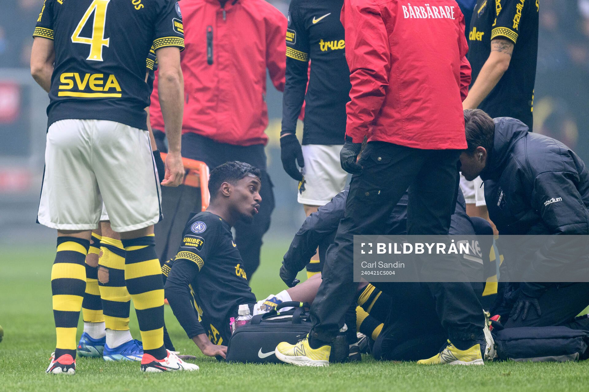 AIKs Abdihakim Ali  skadad under fotbollsmatchen i Allsvenskan mellan AIK och Djurgården den 21 april 2024 i Stockholm. 