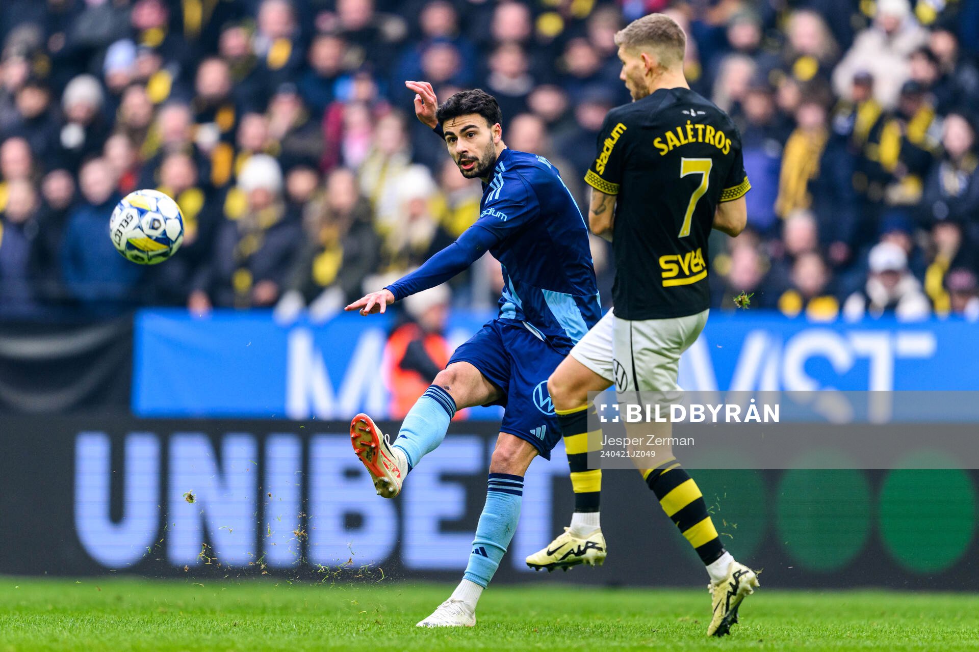 Djurgårdens Deniz Hummet och AIKs Anton Salétros