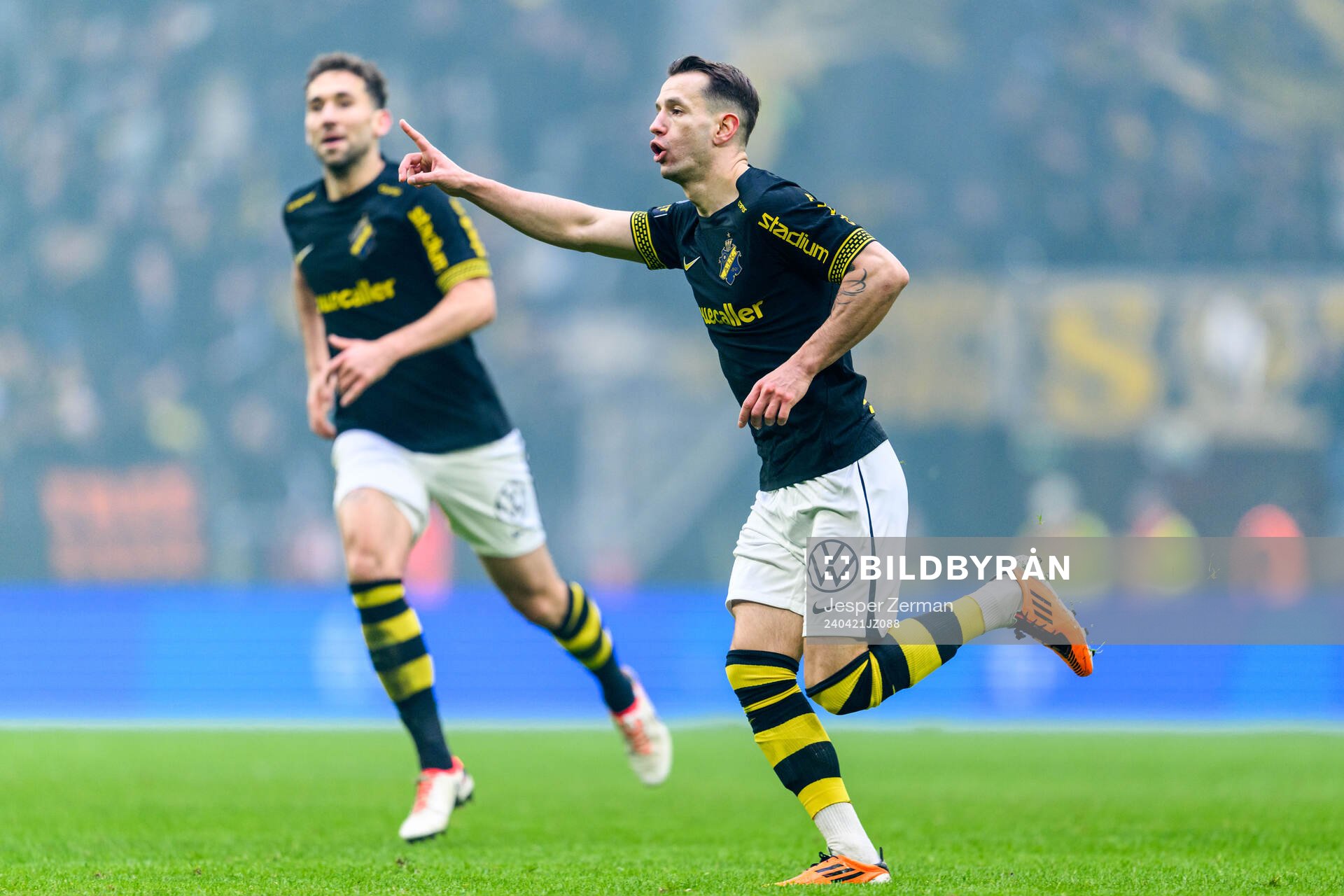 AIKs Bersant Celina jublar efter 1-0 under fotbollsmatchen i Allsvenskan mellan AIK och Djurgården den 21 april 2024 i Stockholm. 