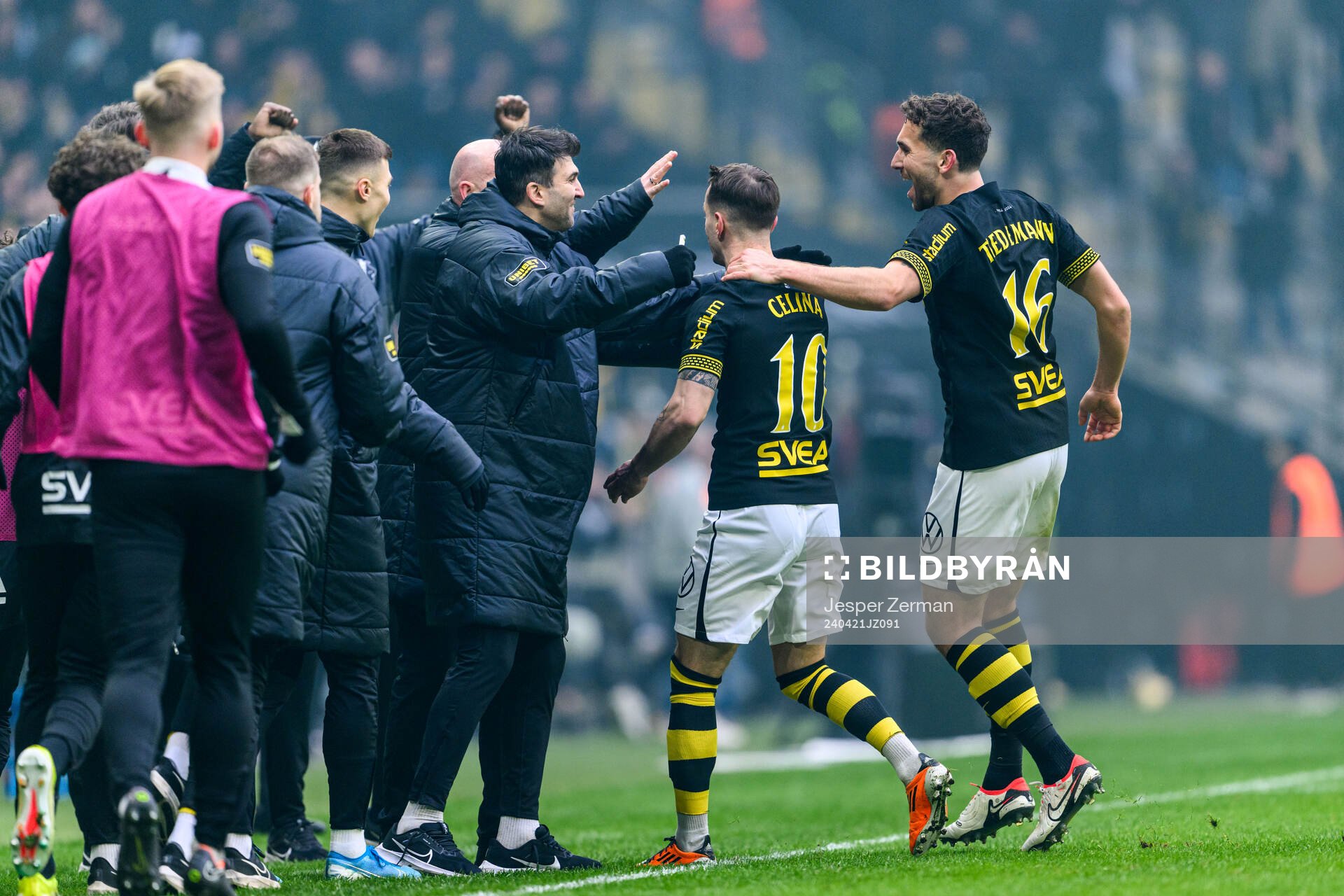 AIKs Bersant Celina och Benjamin Tiedemann Hansen jublar