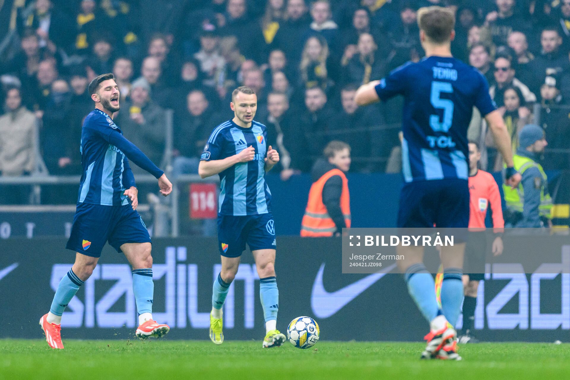 Djurgårdens Besard Sabovic reagerar