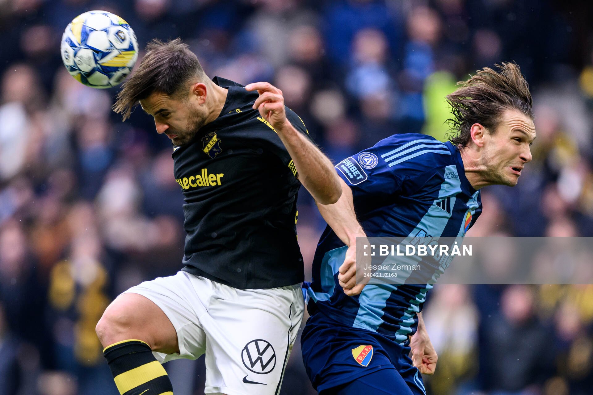 AIKs Sotirios Papagiannopoulos och Djurgårdens Albin Ekdal under fotbollsmatchen i Allsvenskan mellan AIK och Djurgården den 21 april 2024 i Stockholm.