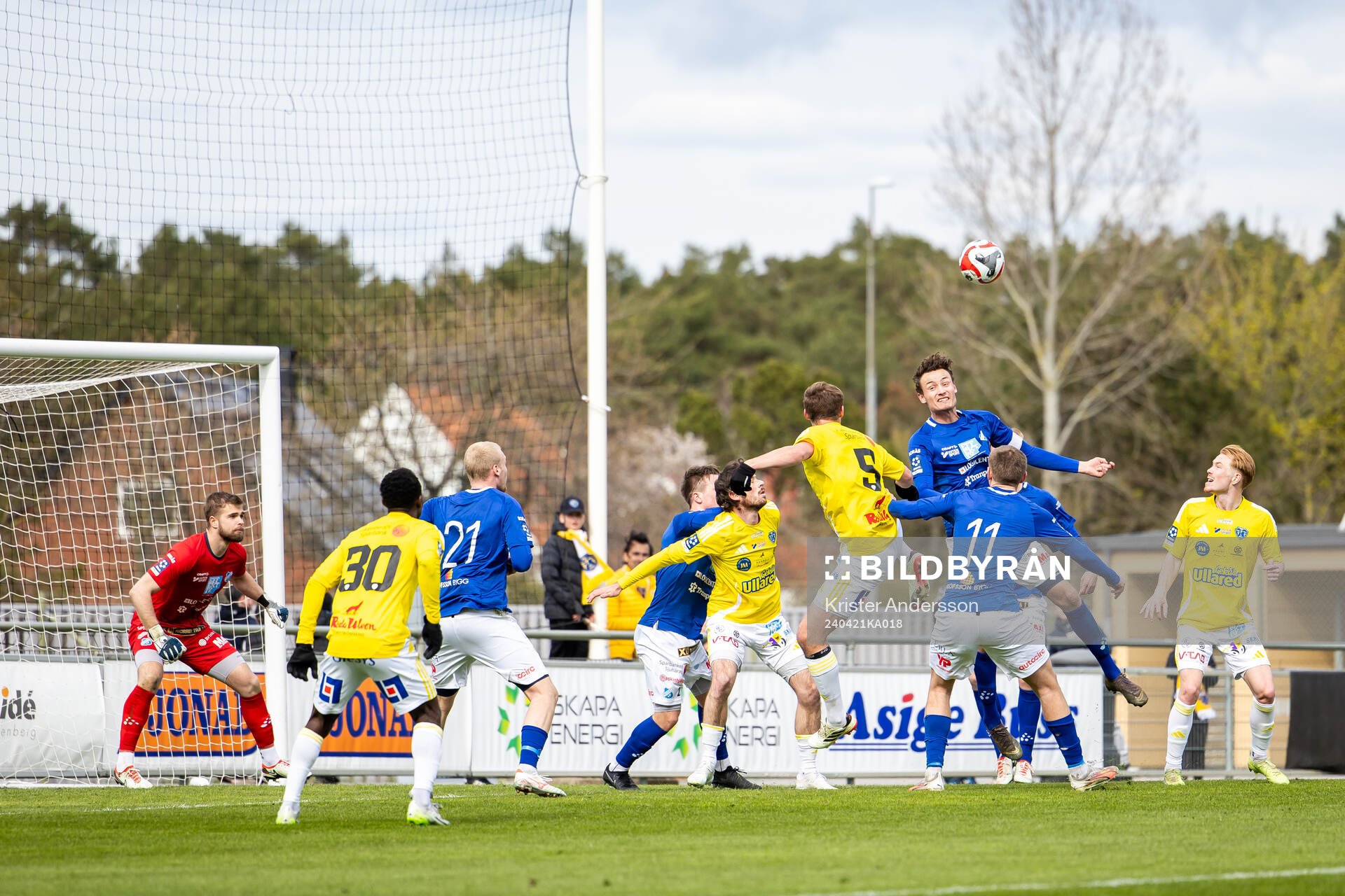 Falkenbergs Noel Hansson och Norrbys Alexander Salo i