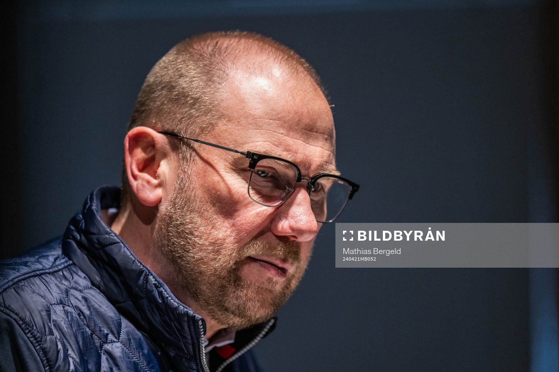 Halmstads tränare Magnus Haglund under presskonferensen efter fotbollsmatchen i Allsvenskan mellan Halmstad och Brommapojkarna den 21 april 2024 i Halmstad. 