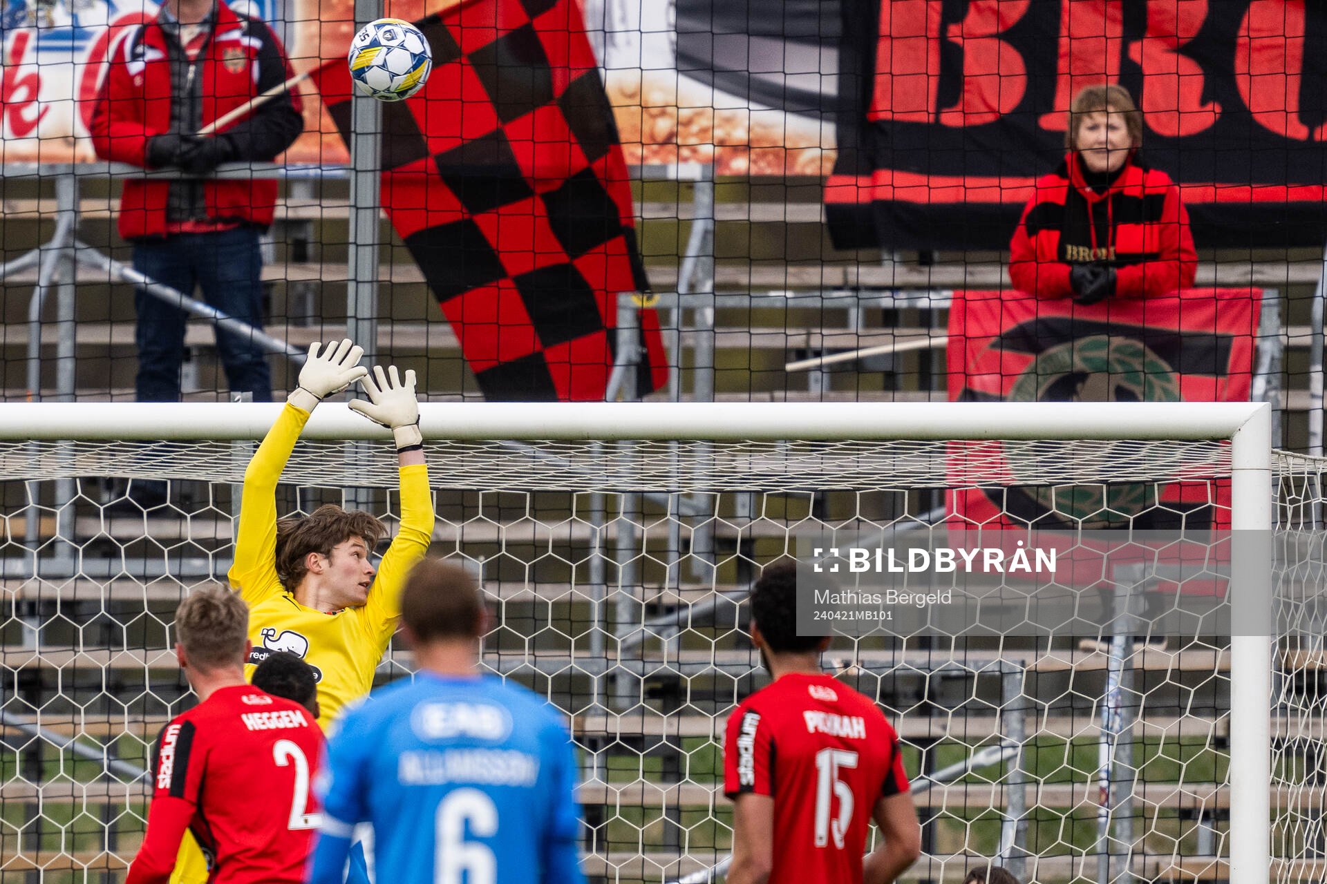 Brommapojkarnas målvakt Filip Sidklev