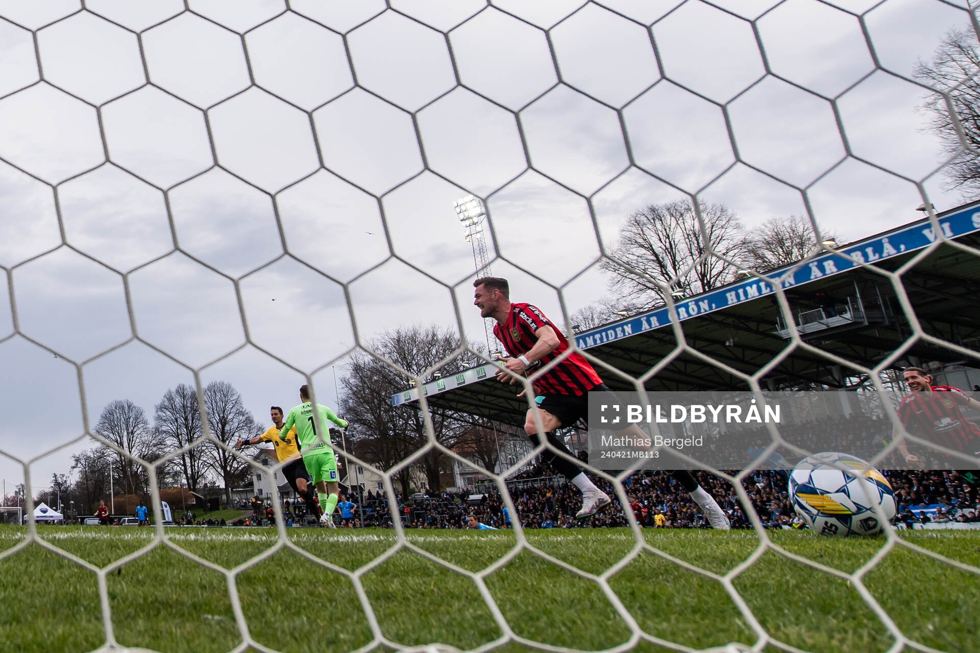 Brommapojkarnas Rasmus Örqvist jublar