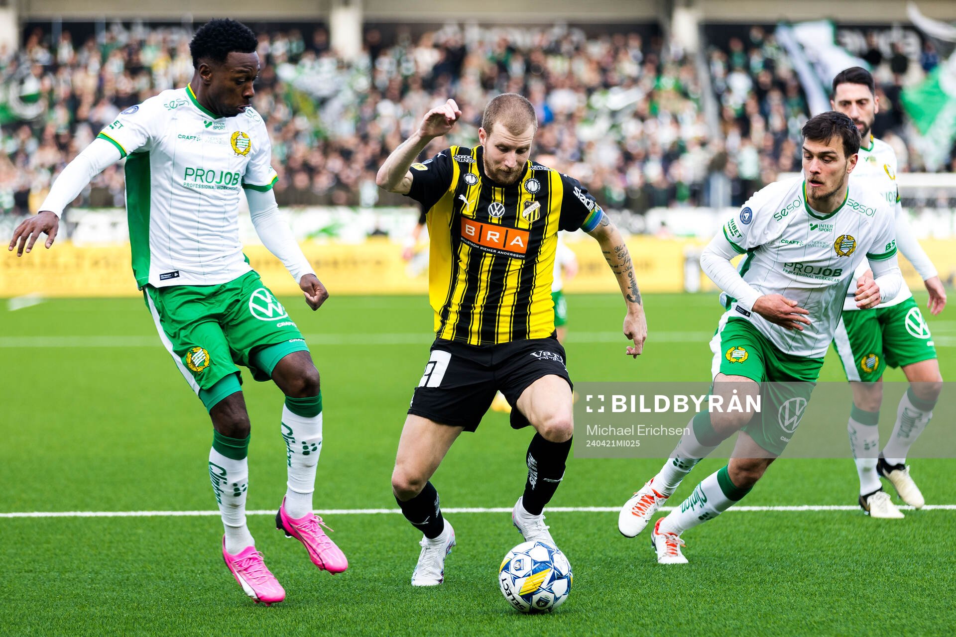 Häckens Simon Gustafson och Hammarbys Shaquille Pinas