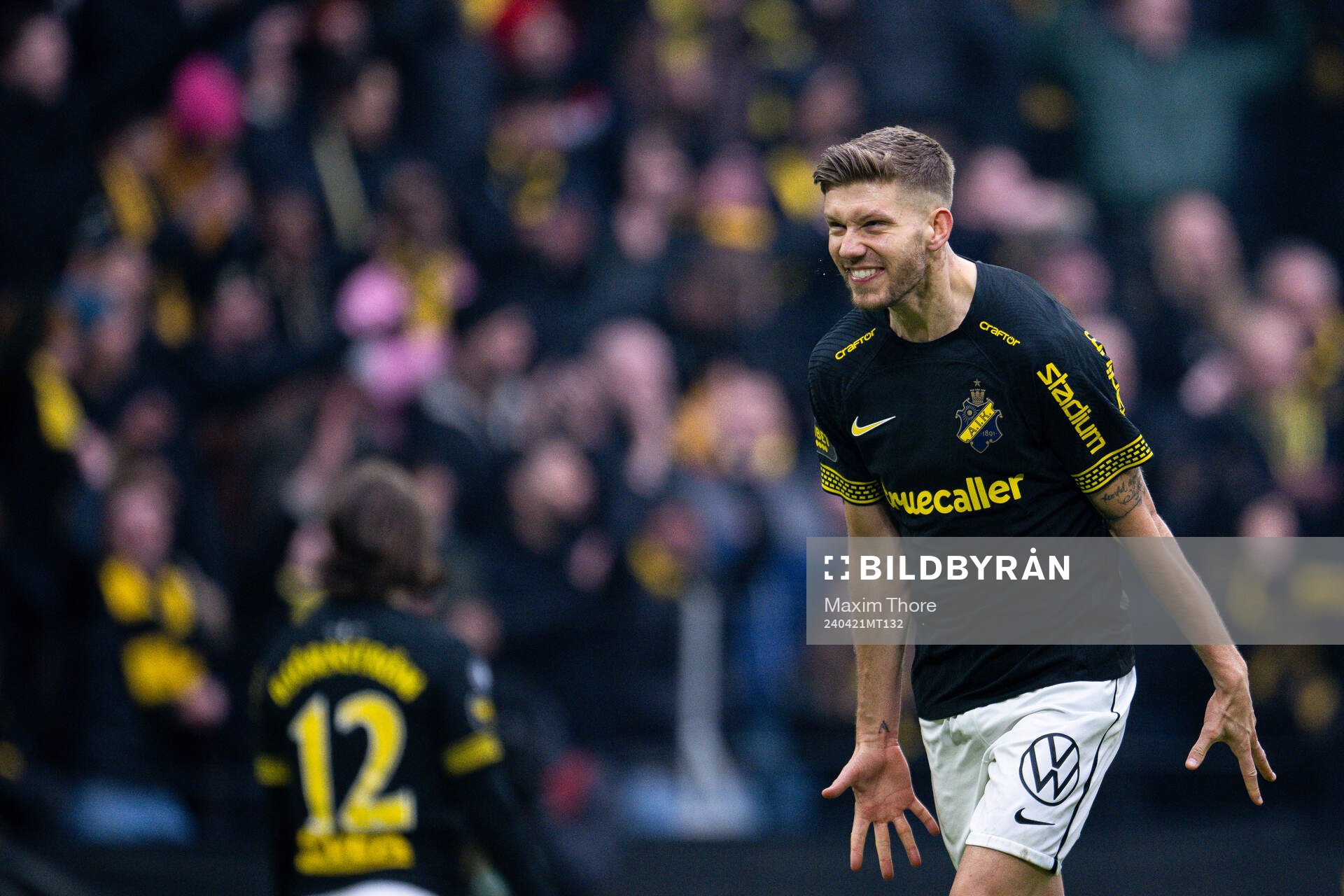 AIKs Anton Salétros jublar efter fotbollsmatchen i Allsvenskan mellan AIK och Djurgården den 21 april 2024 i Stockholm. 