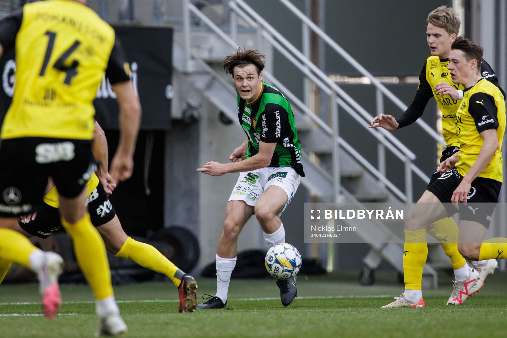 GAISs Axel Henriksson under fotbollsmatchen i Allsvenskan mellan GAIS och Mjällby den 21 april 2024 i Göteborg. 