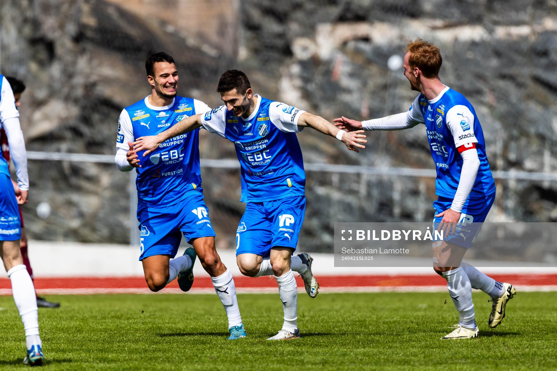 IK Oddevolds Liridon Kalludra har gjort 1-0 och jublar