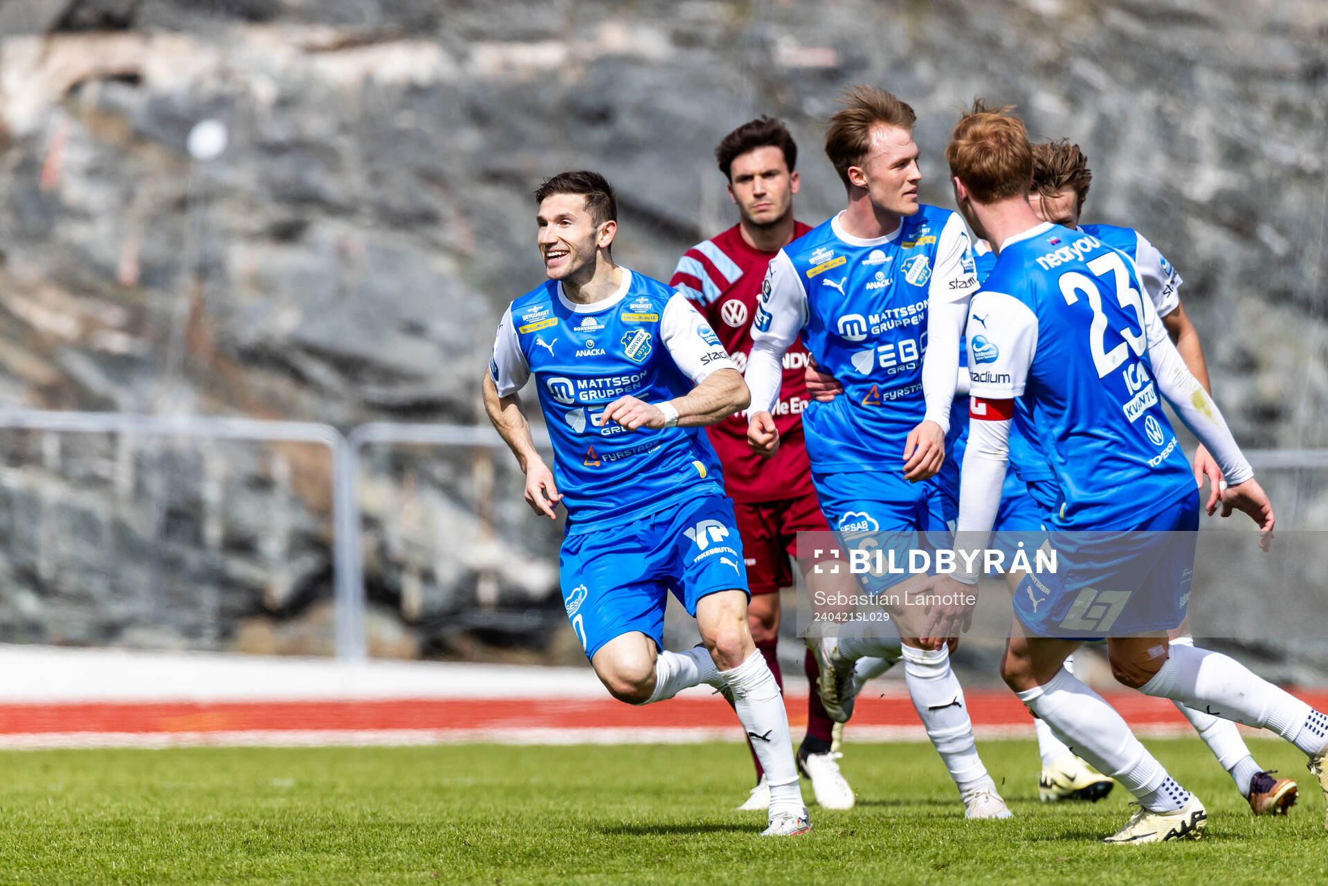 IK Oddevolds Liridon Kalludra har gjort 1-0 och jublar under fotbollsmatchen i Superettan mellan IK Oddevold och Gefle den 21 april 2024 i Uddevalla.
