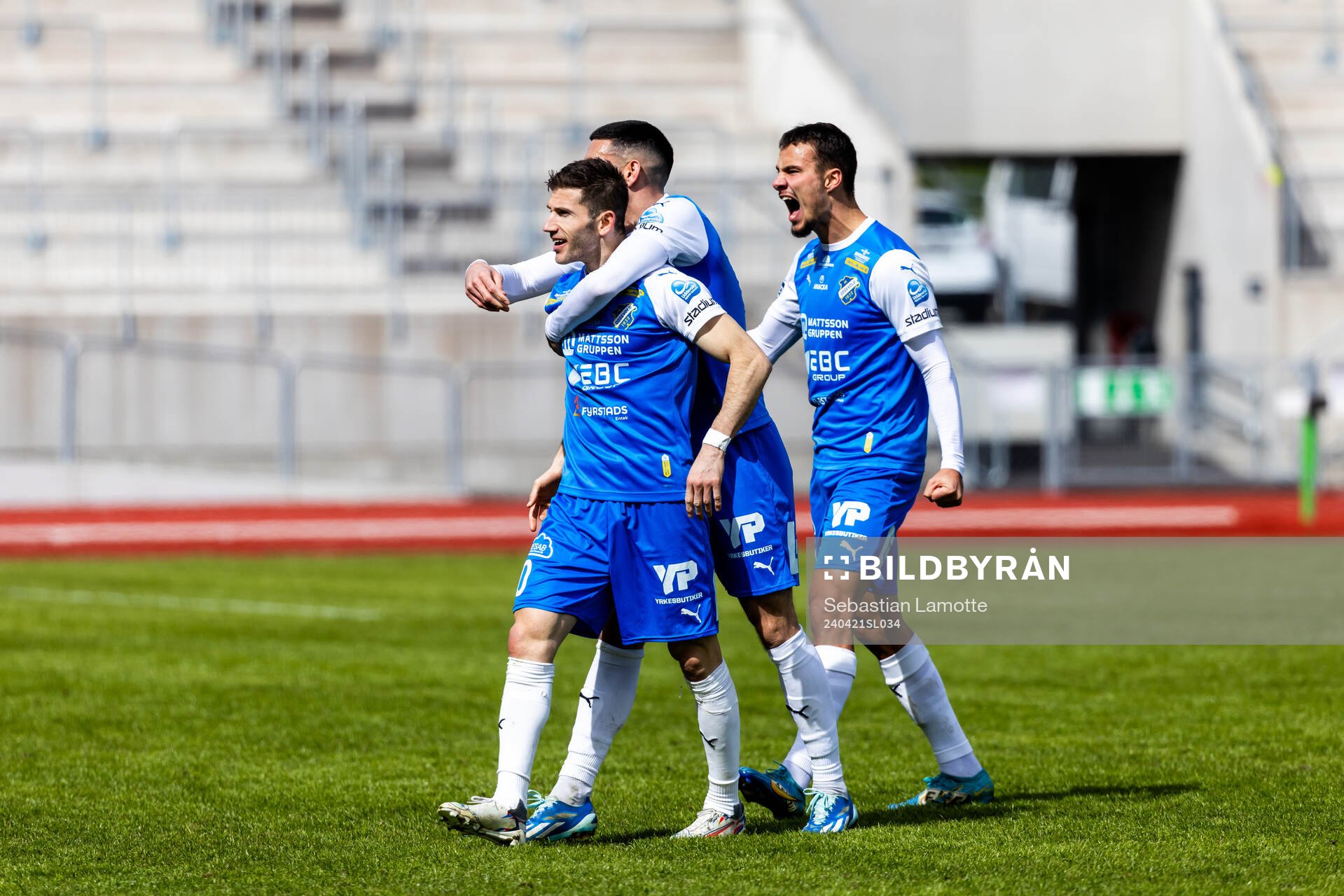 IK Oddevolds Liridon Kalludra har gjort 1-0 och jublar under fotbollsmatchen i Superettan mellan IK Oddevold och Gefle den 21 april 2024 i Uddevalla.