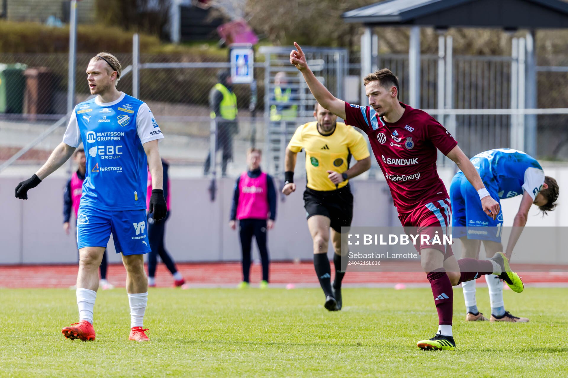 Gefles Lukas Browning Lagerfeldt jublar