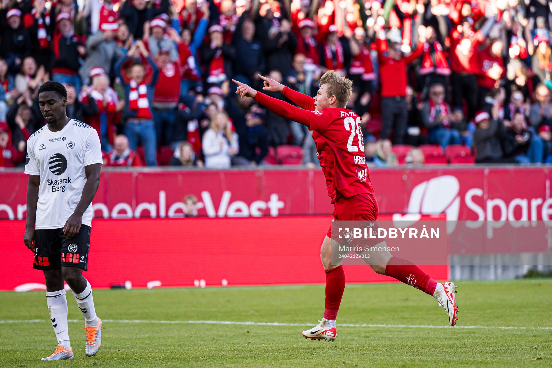 Aune Heggebø of Brann celebrates