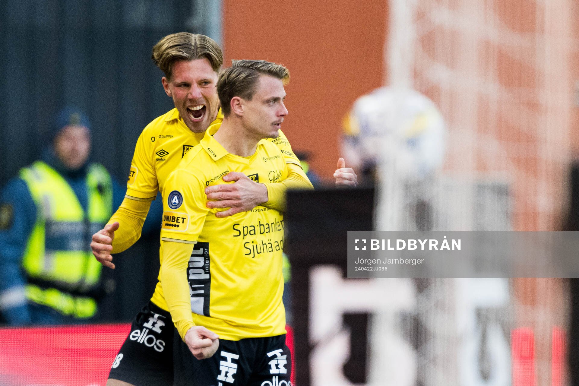 Elfsborgs Noah Söderberg och Simon Hedlund jublar