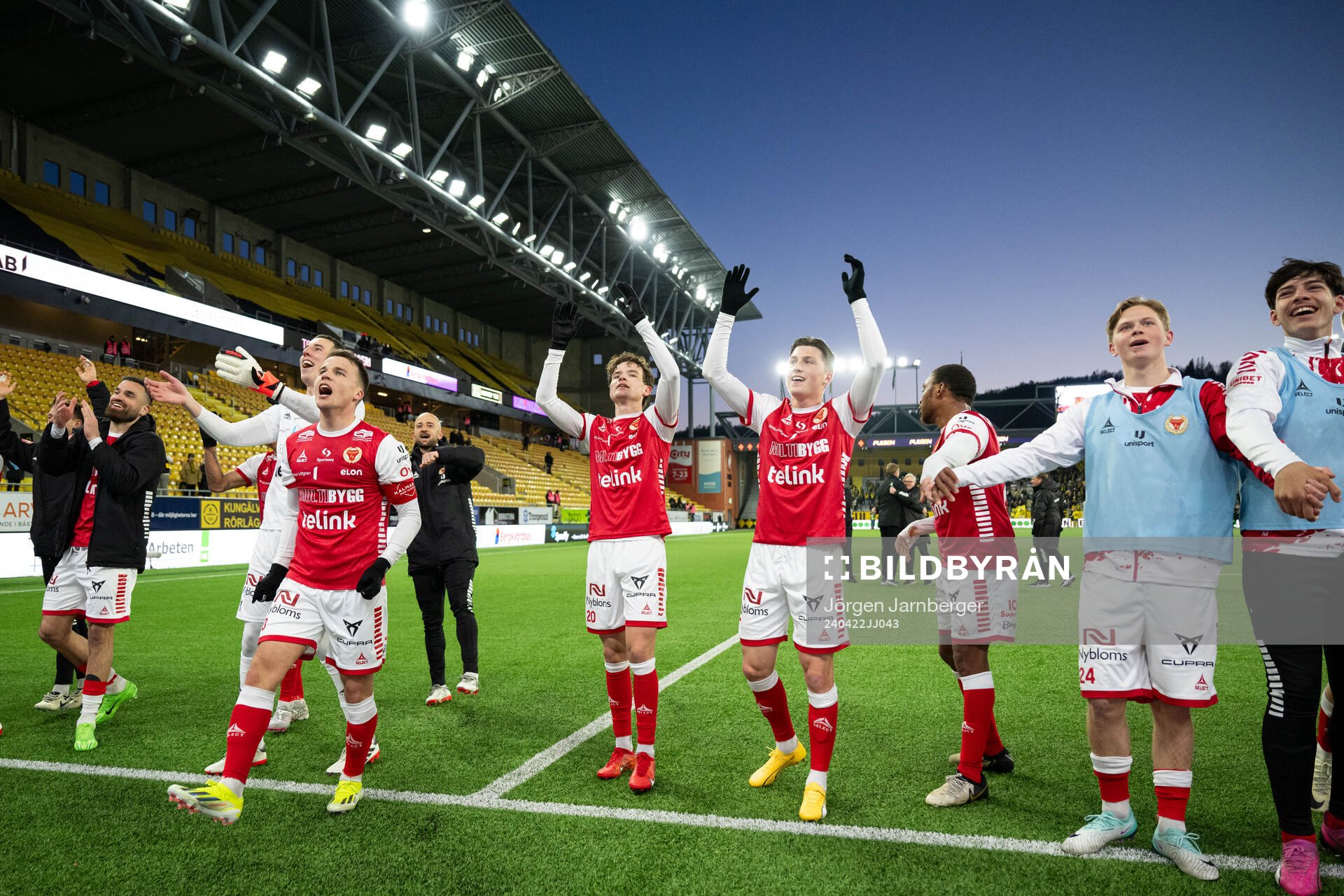 Kalmars spelare  jublar