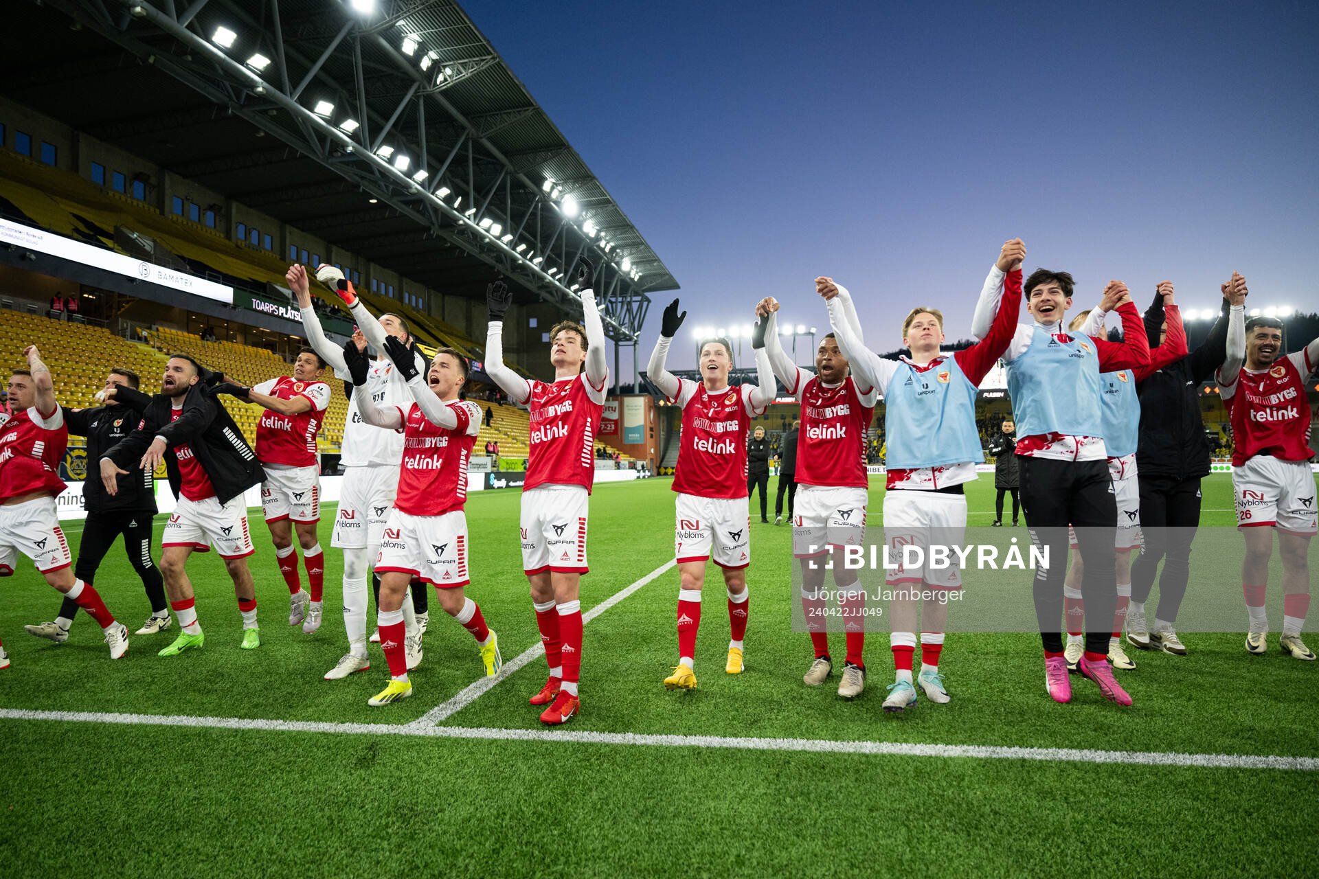 Kalmars spelare  jublar