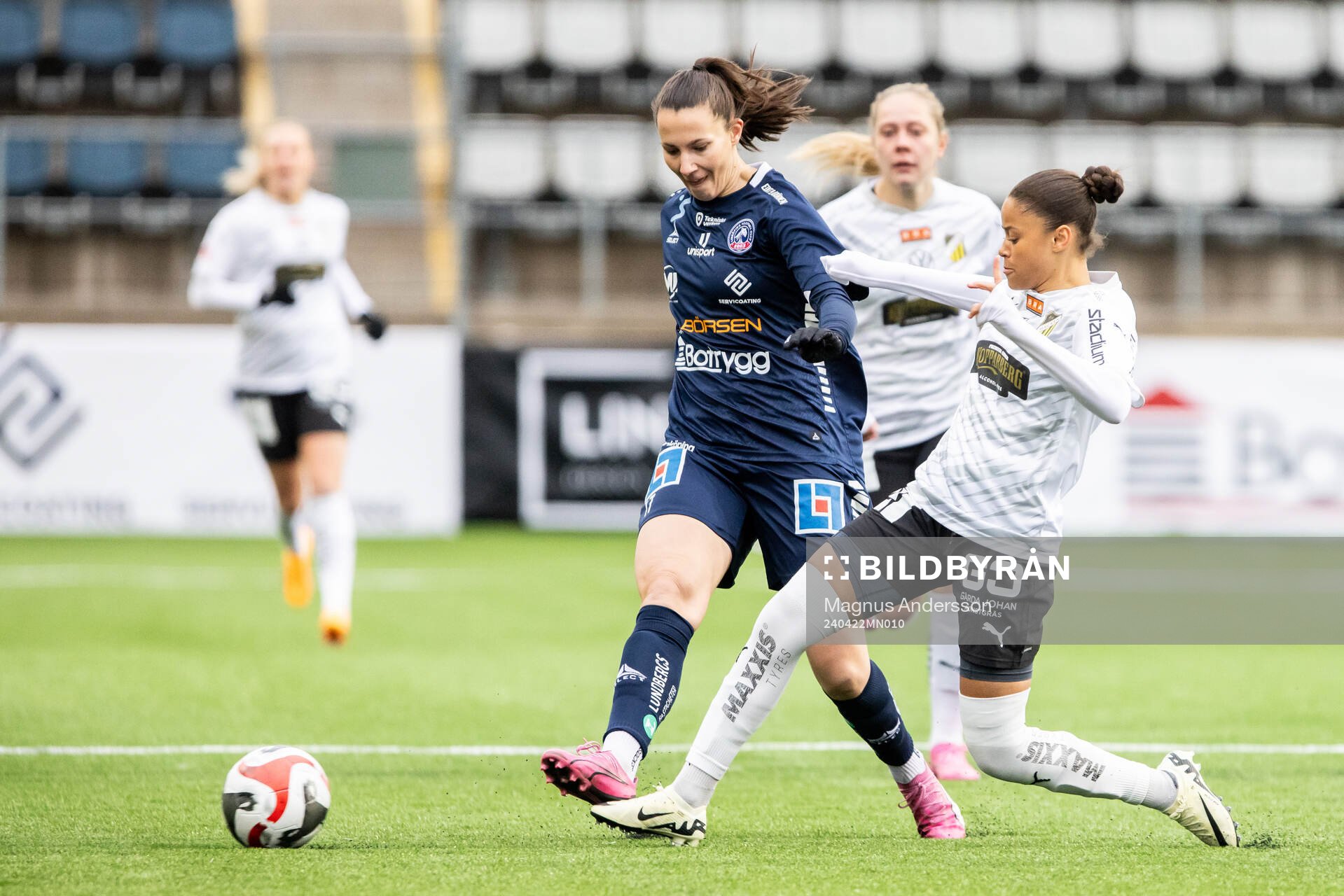 Linköpings Nellie Karlsson och Häckens Felicia Schröder