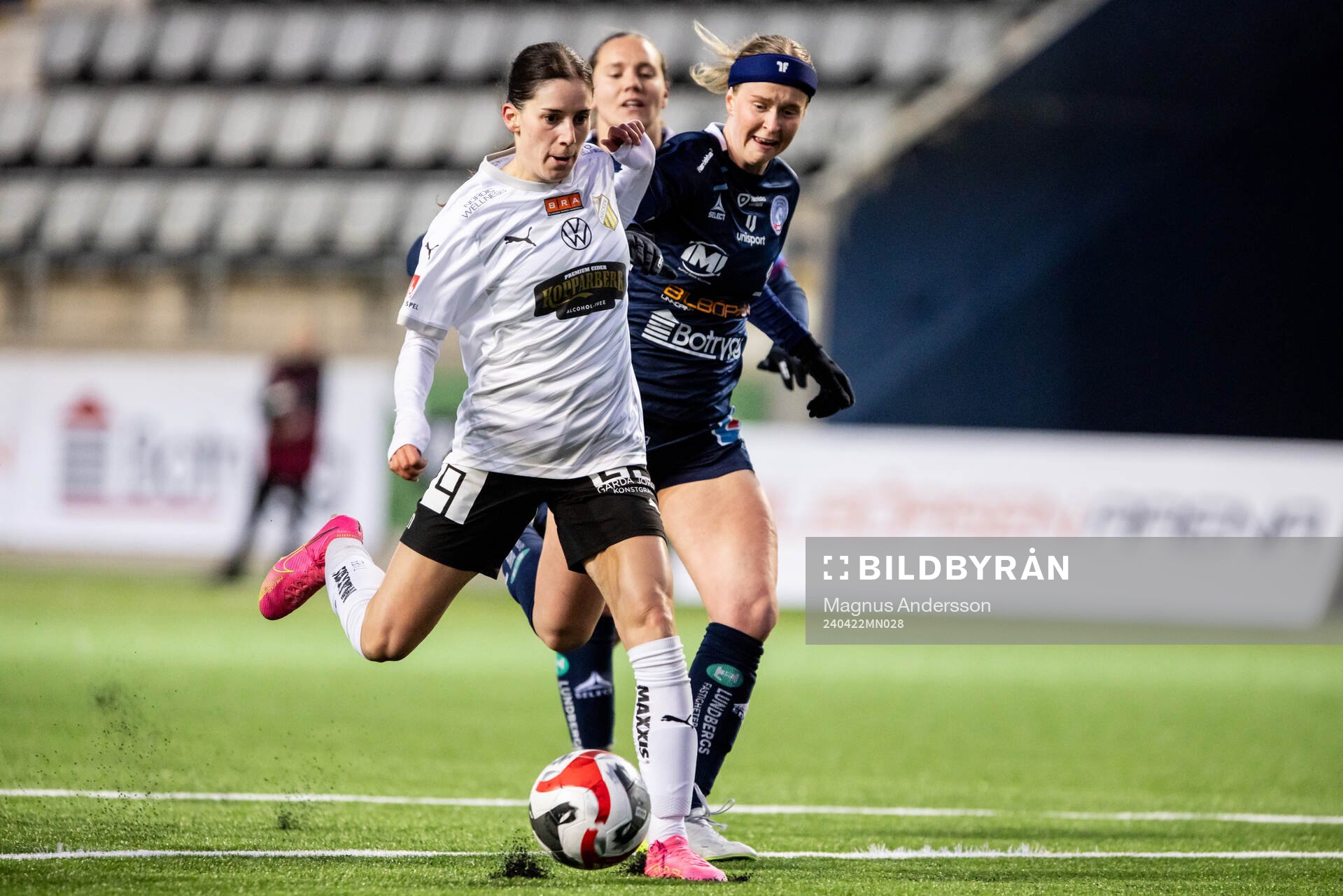 Häckens Clarissa Larisey och Linköpings Emma Östlund