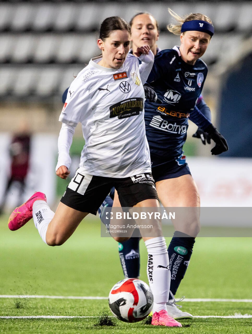 Häckens Clarissa Larisey och Linköpings Emma Östlund
