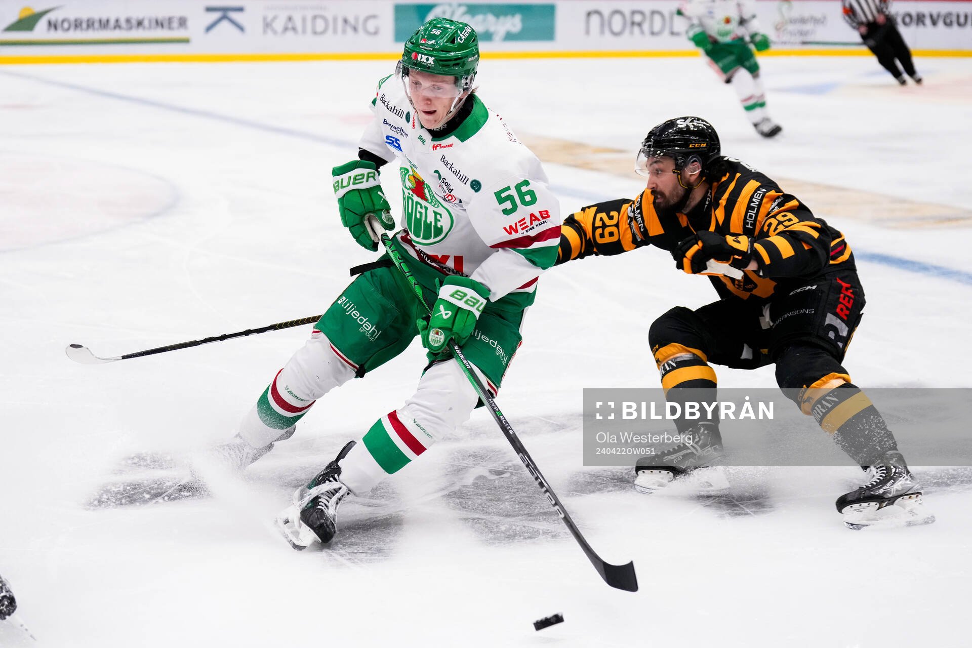 Rögles Adam Engström och Skellefteås Dylan Sikura