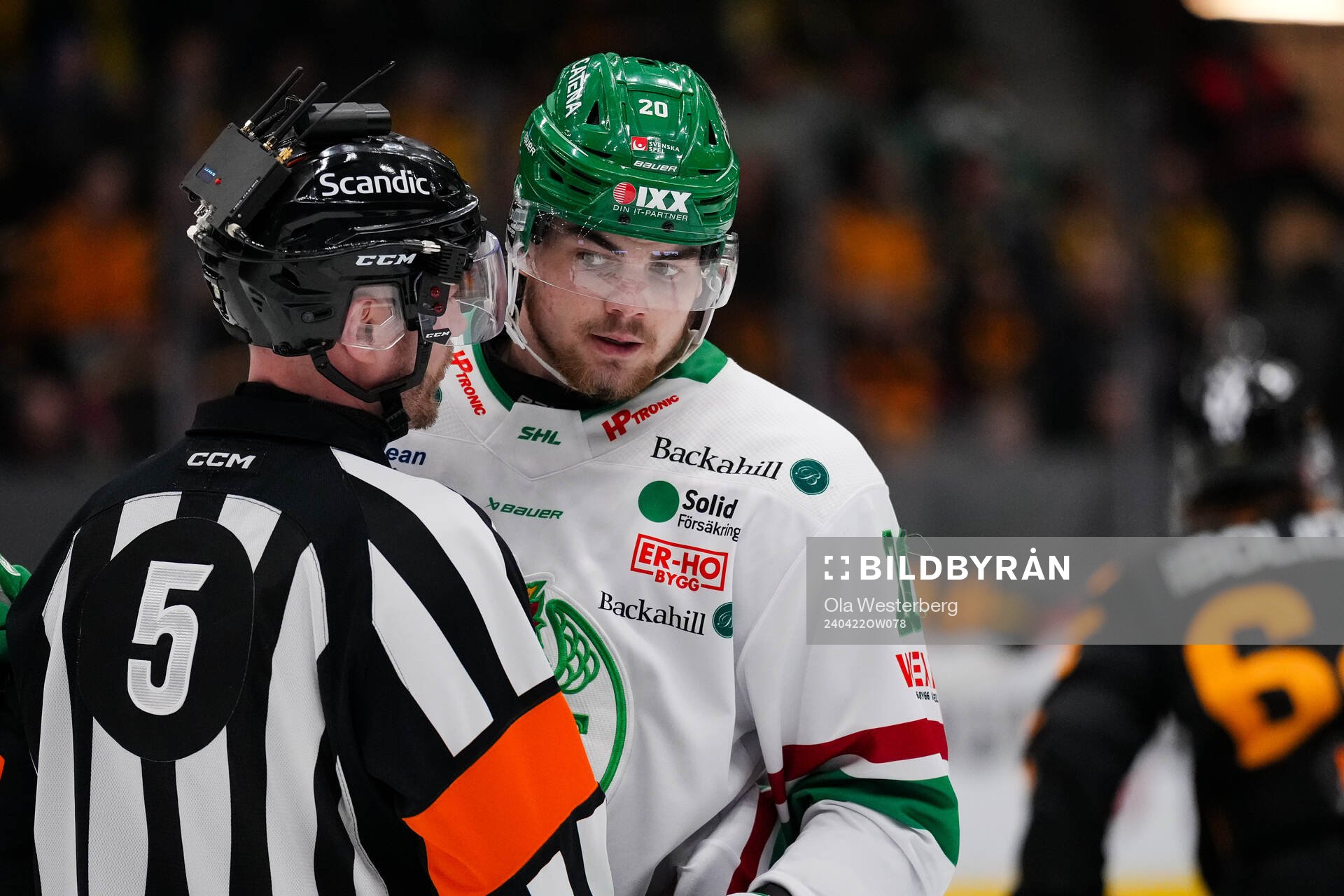 Domare Daniel Eriksson och Rögles Lian Bichsel