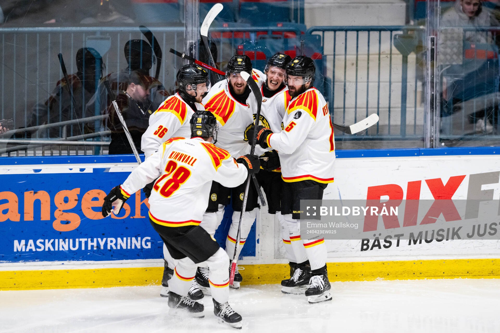 Brynäs Jack Kopacka och Oliver Tärnström jublar