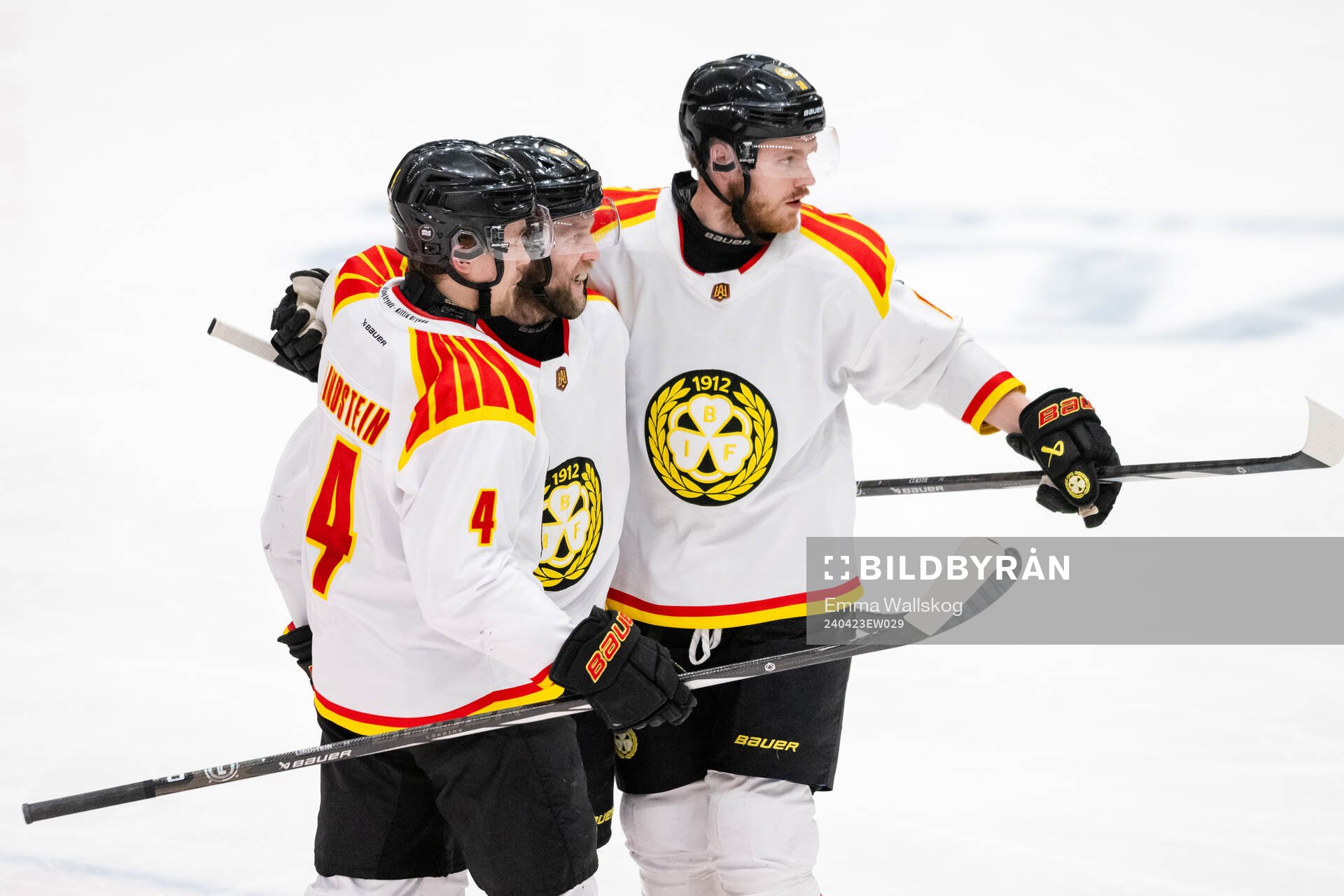 Brynäs Greg Scott , Theo Lindstein och Karlis Cukste jublar
