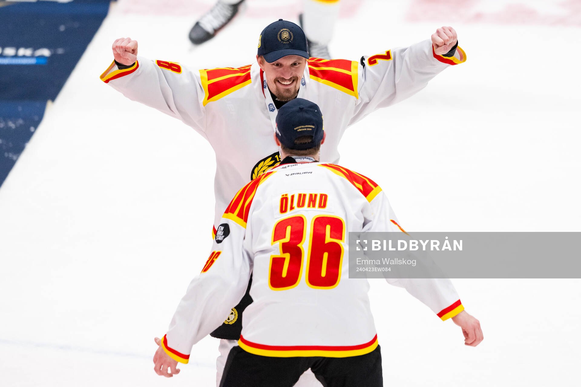 Brynäs Johannes Kinnvall och Linus Ölund jublar