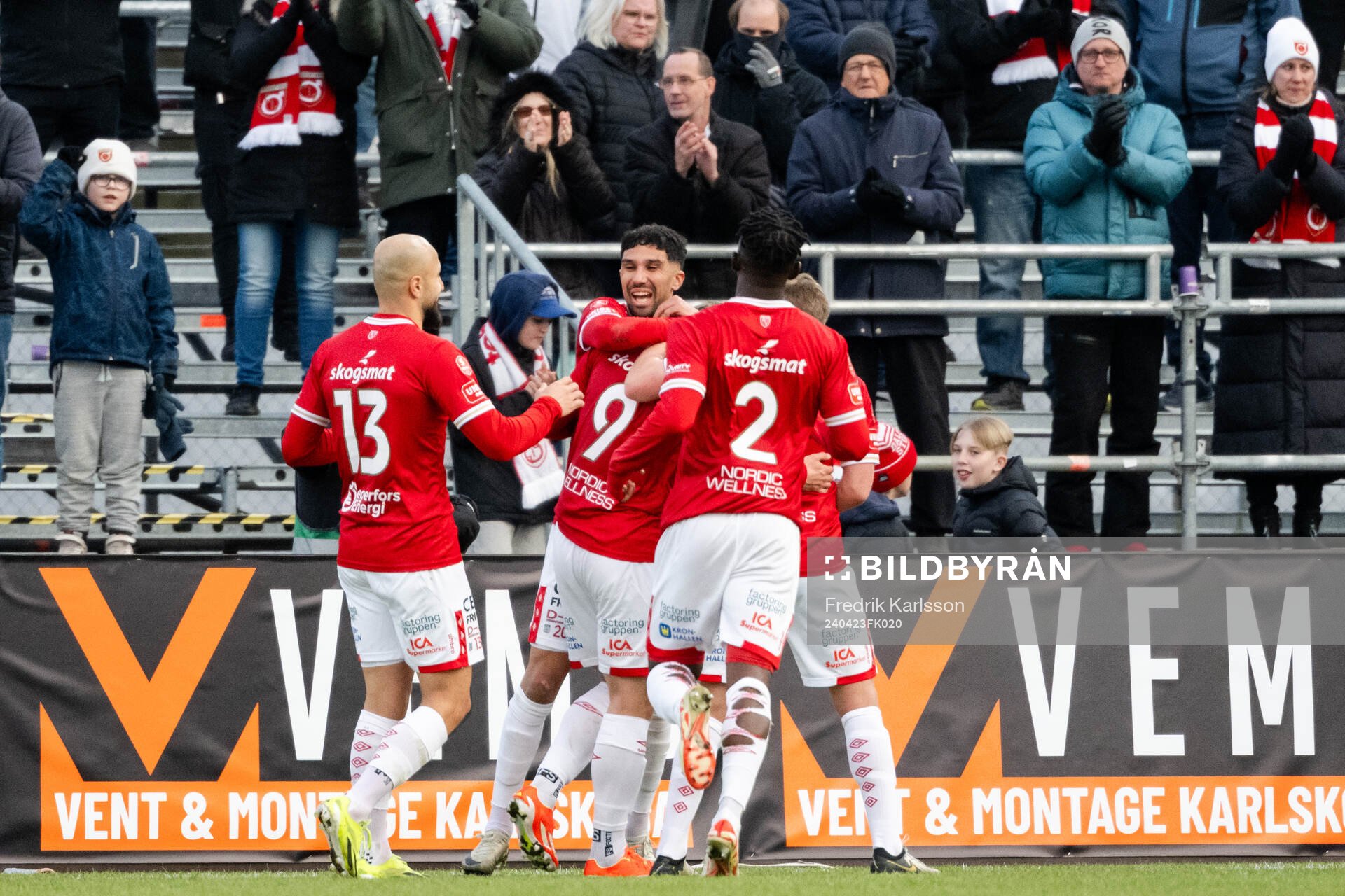 Degerfors Elyas Bouzaiene och Gustav Lindgren jublar