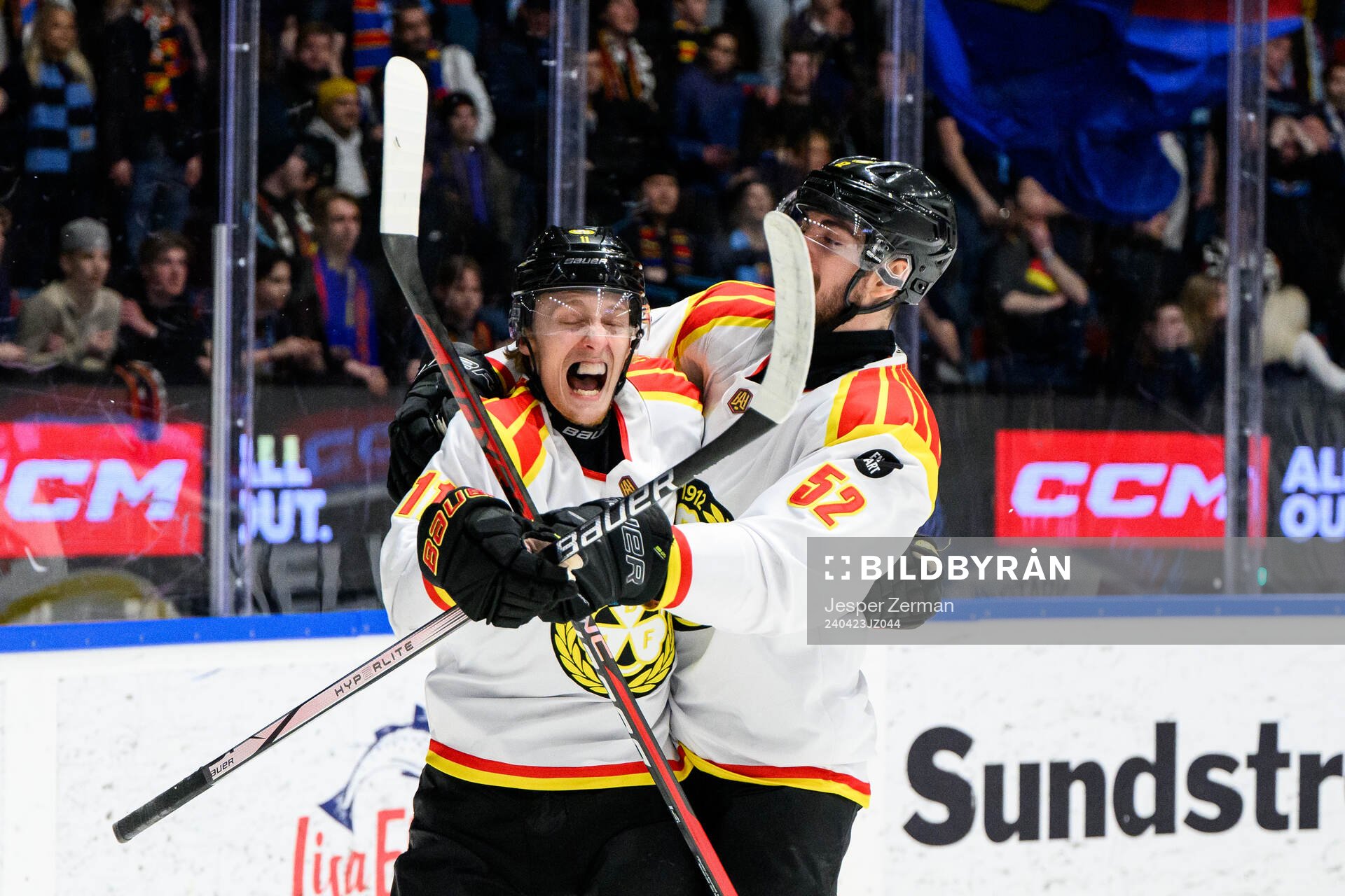 Brynäs Oliver Tärnström och Jack Kopacka jublar