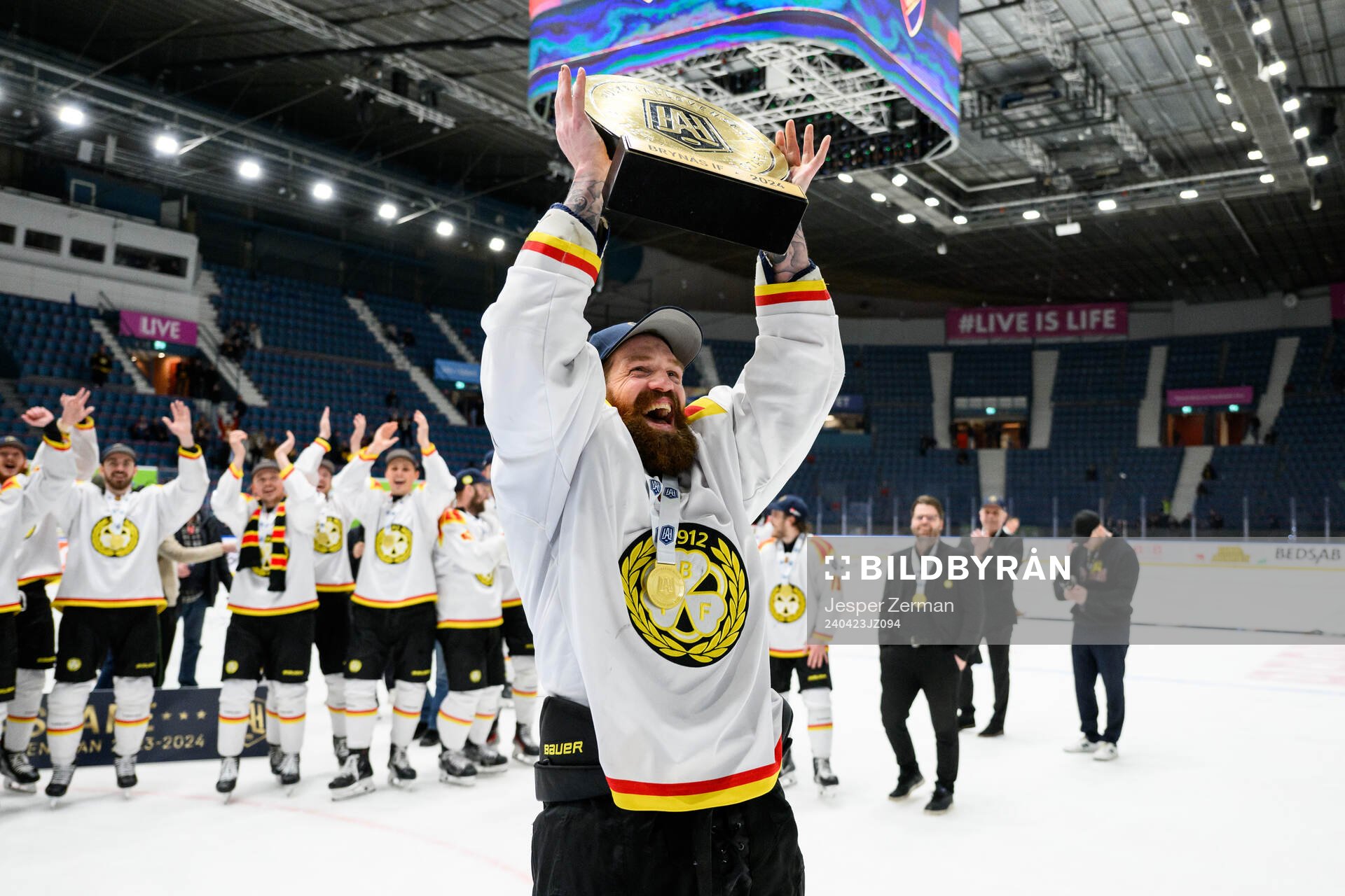 Brynäs Jordie Benn  jublar