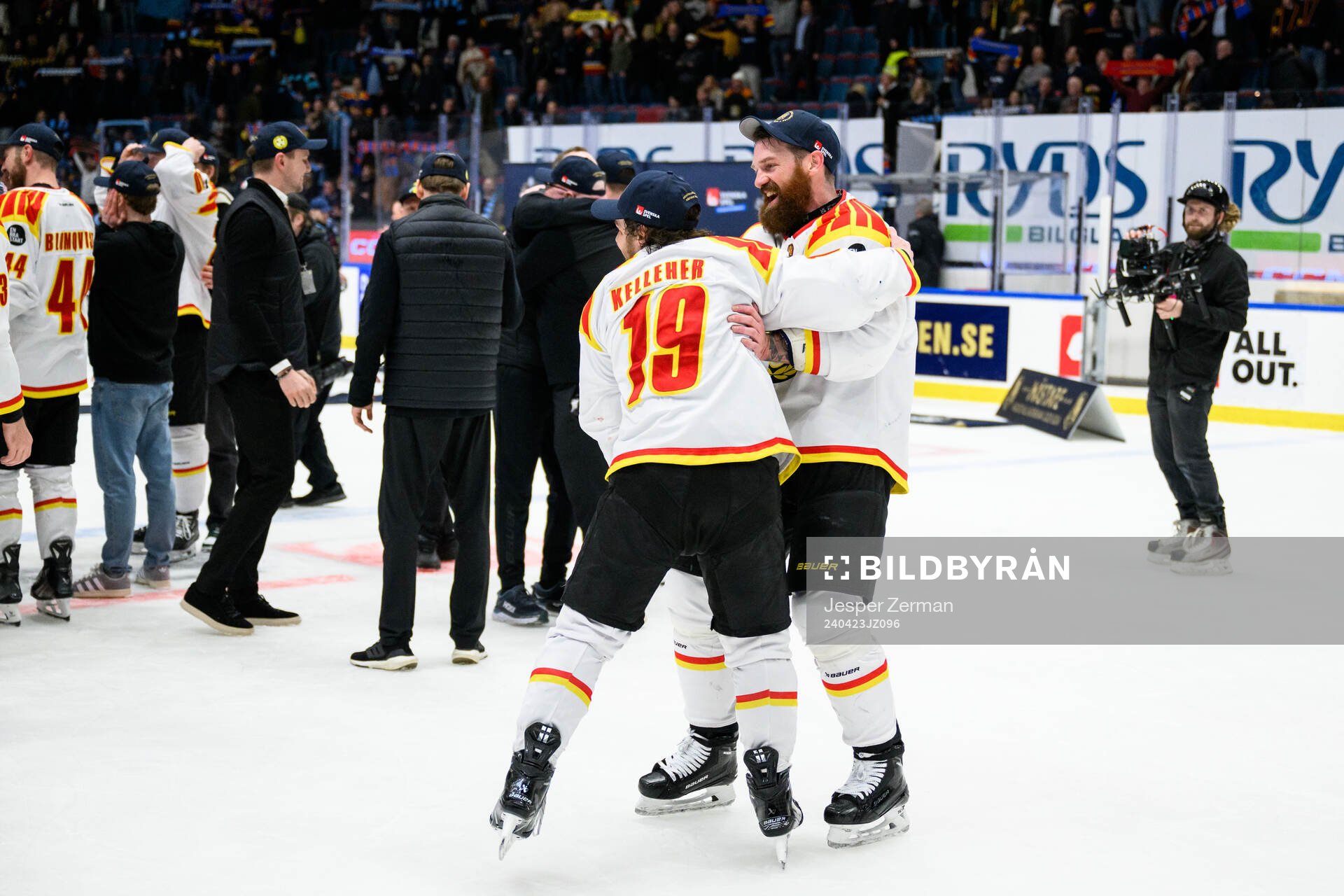 Brynäs Tyler Kelleher och Jordie Benn jublar