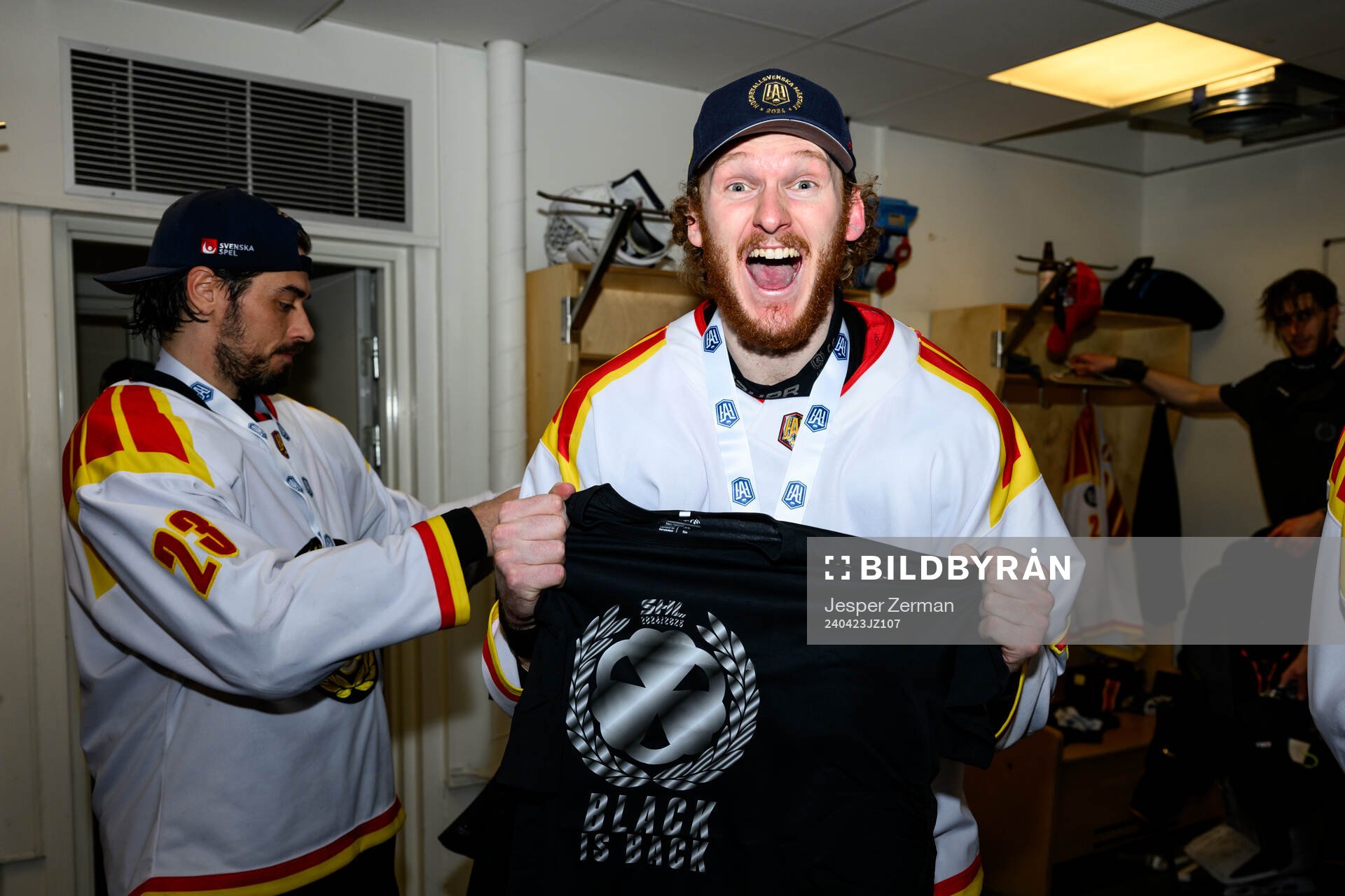 Brynäs Oskar Kvist jublar i omklädningsrummet