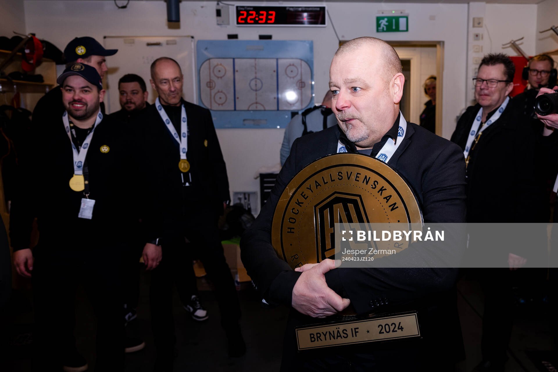 Brynäs tränare Niklas Gällstedt  jublar i