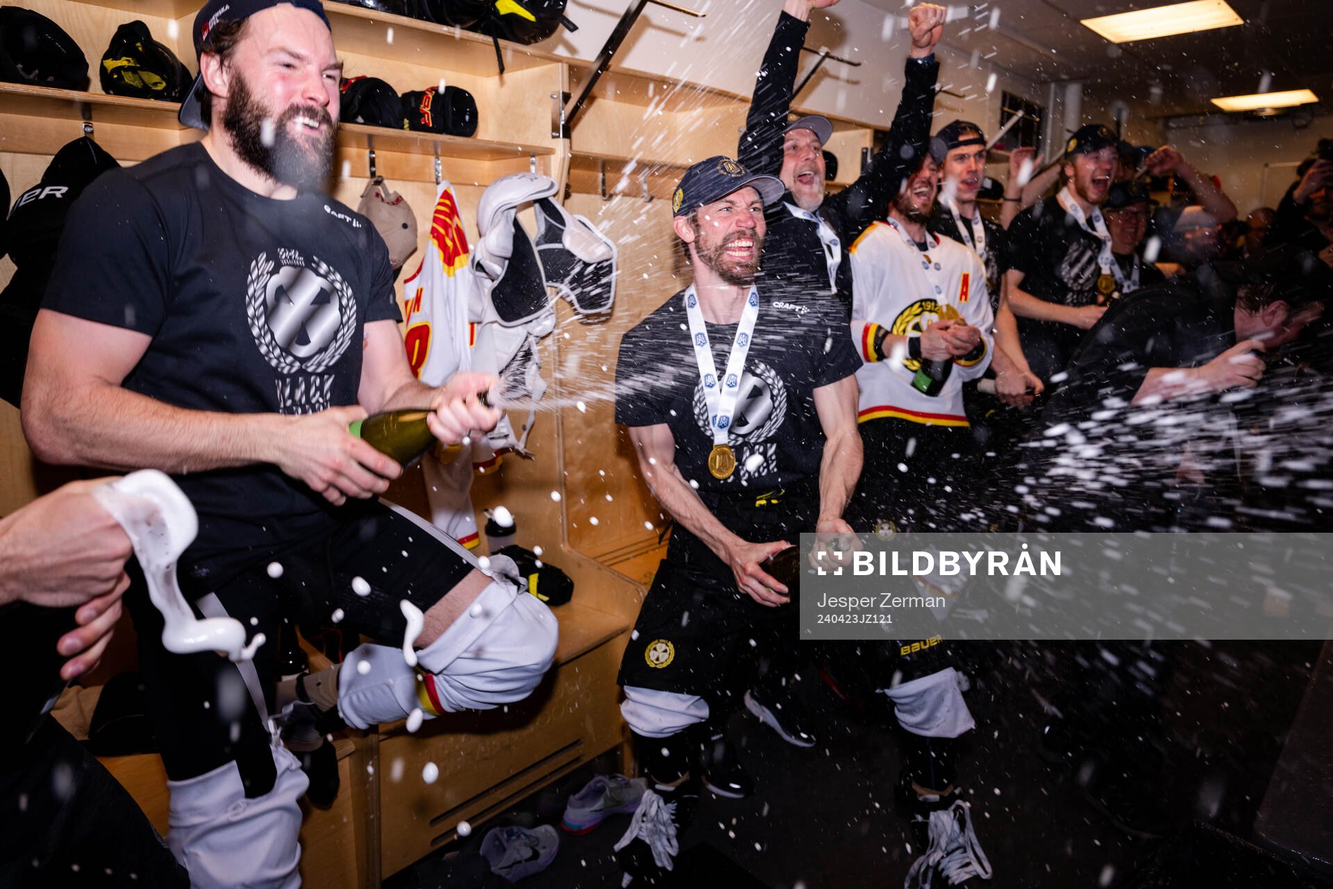 Brynäs Simon Bertilsson och Anton Rödin jublar i