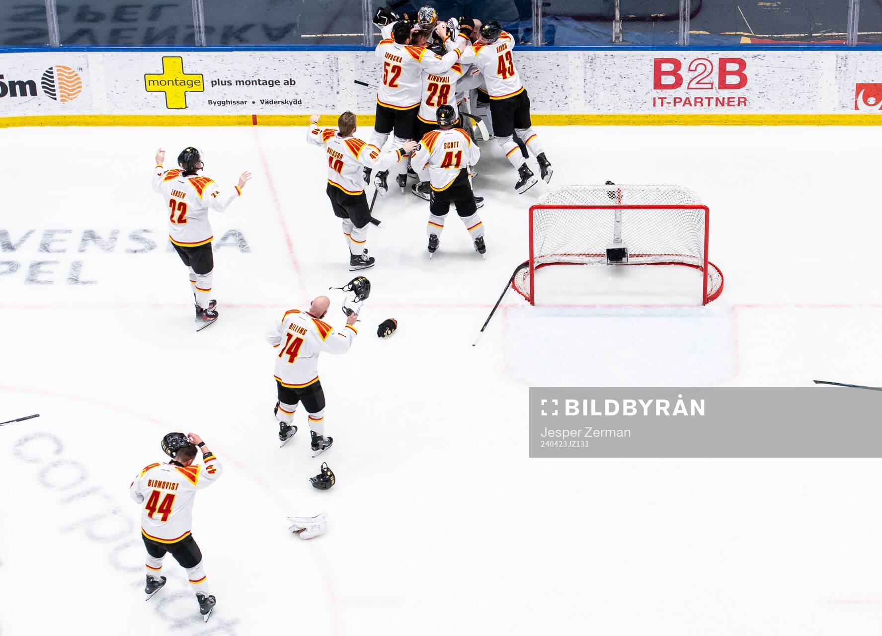 Brynäs spelare jublar på slutsignalen