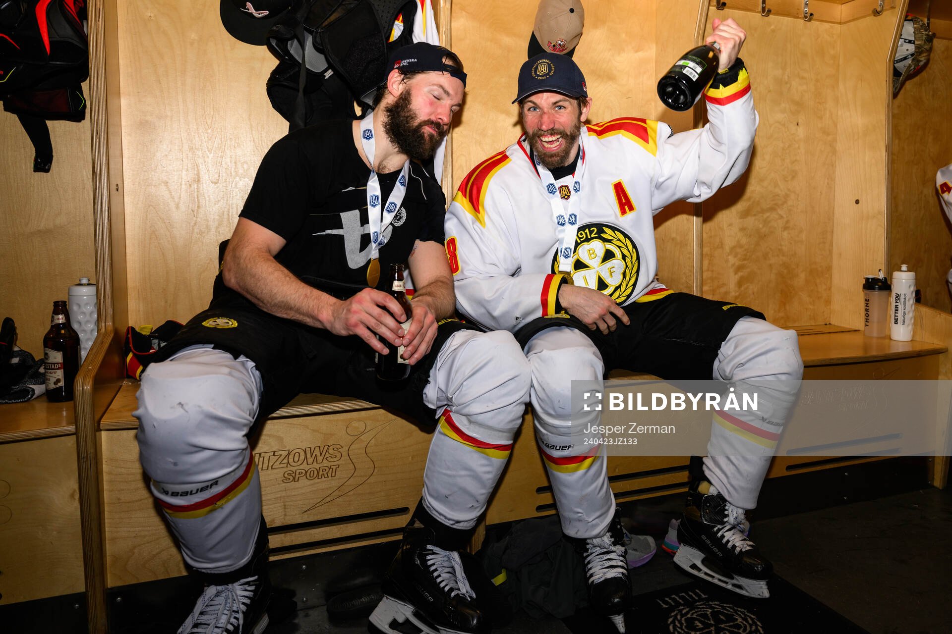 Brynäs Simon Bertilsson och Anton Rödin jublar