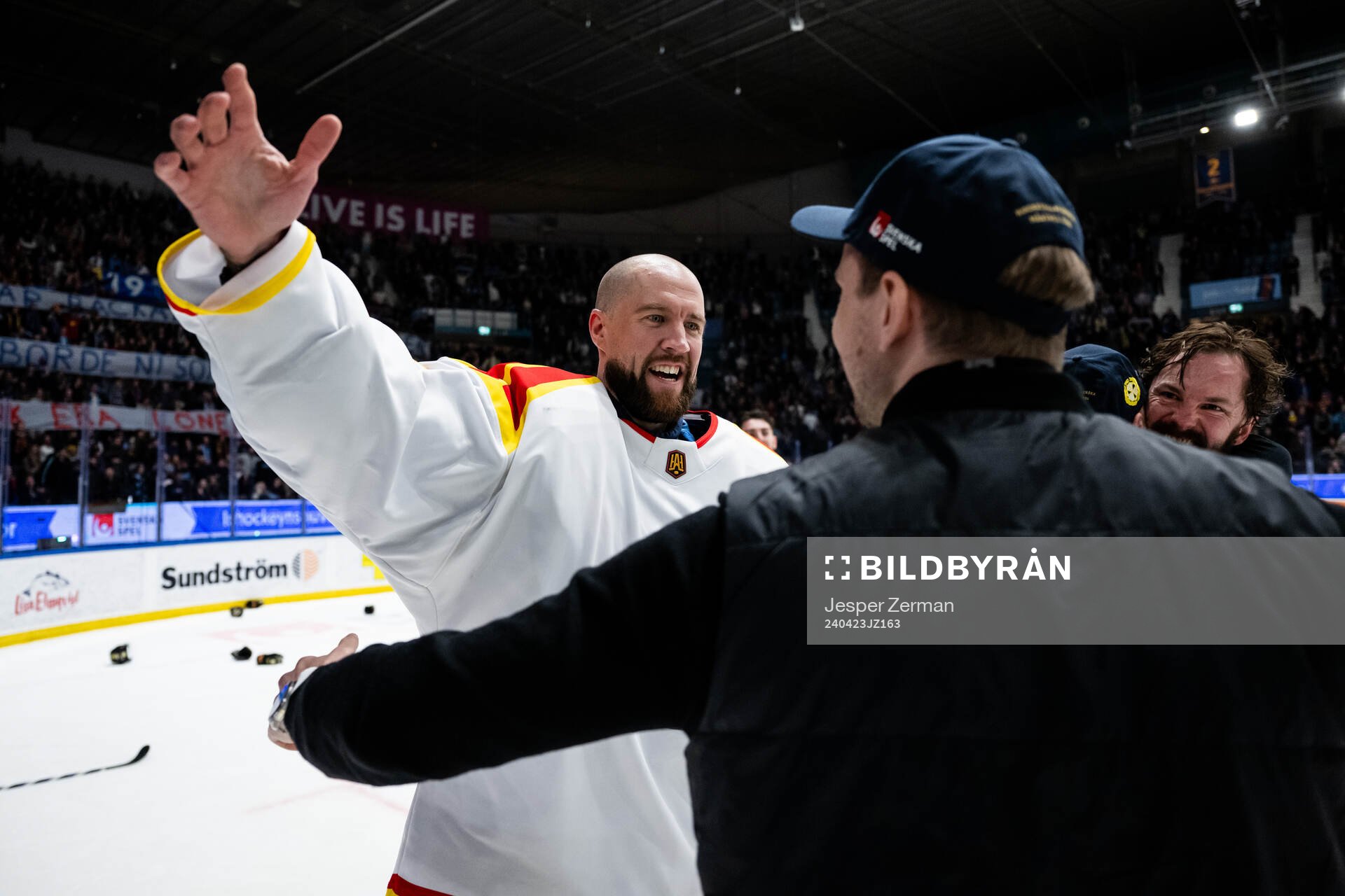 Brynäs målvakt Jared Coreau jublar