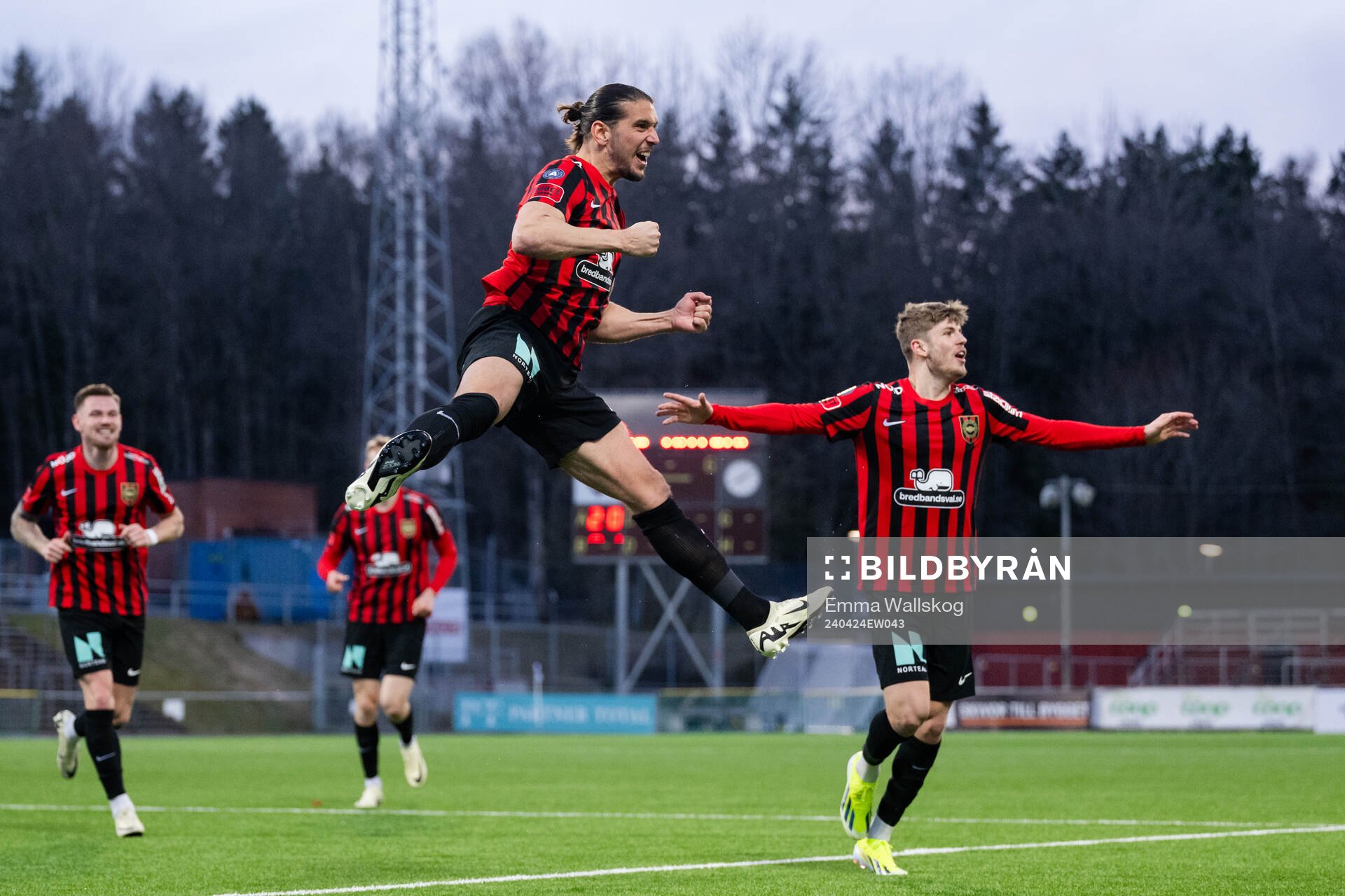 Brommapojkarnas Nikola Vasic jublar