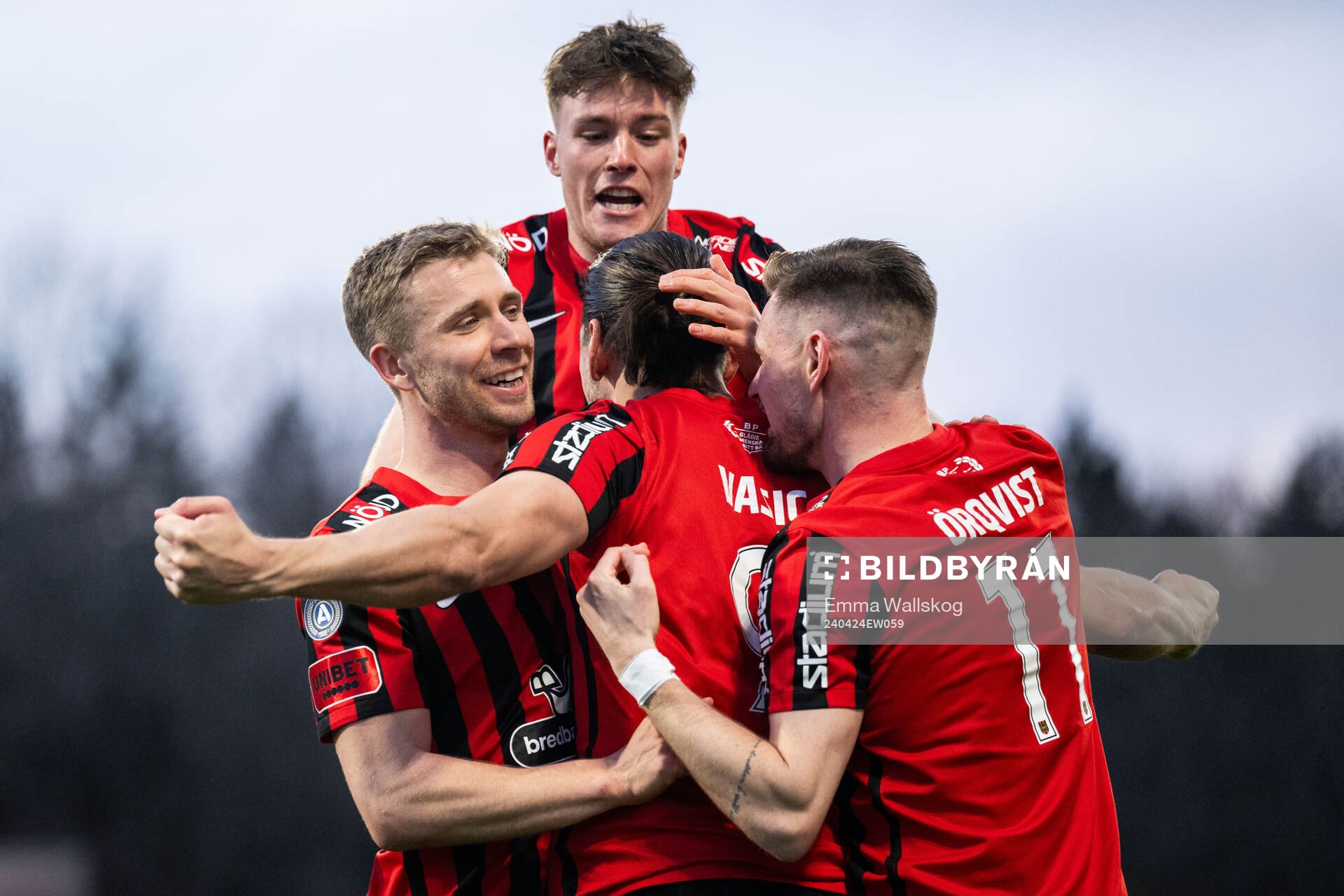 Brommapojkarnas Nikola Vasic jublar med Ludvig Fritzson,