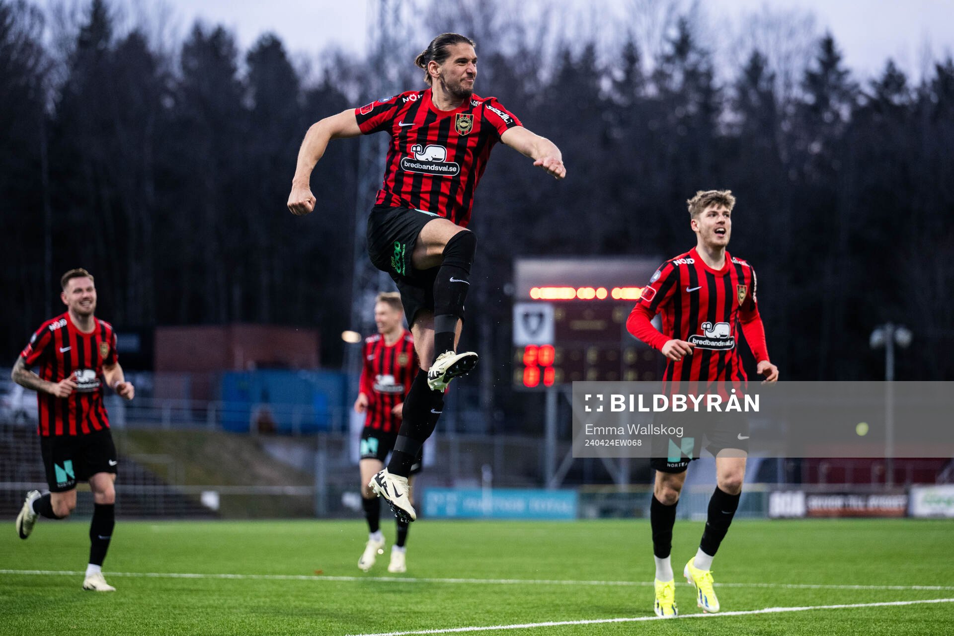Brommapojkarnas Nikola Vasic jublar