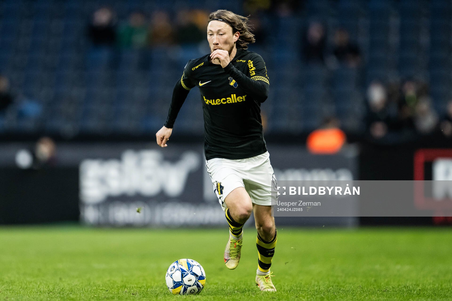 AIKs Axel Björnström under fotbollsmatchen i Allsvenskan mellan AIK och Värnamo den 24 april 2024 i Stockholm. 